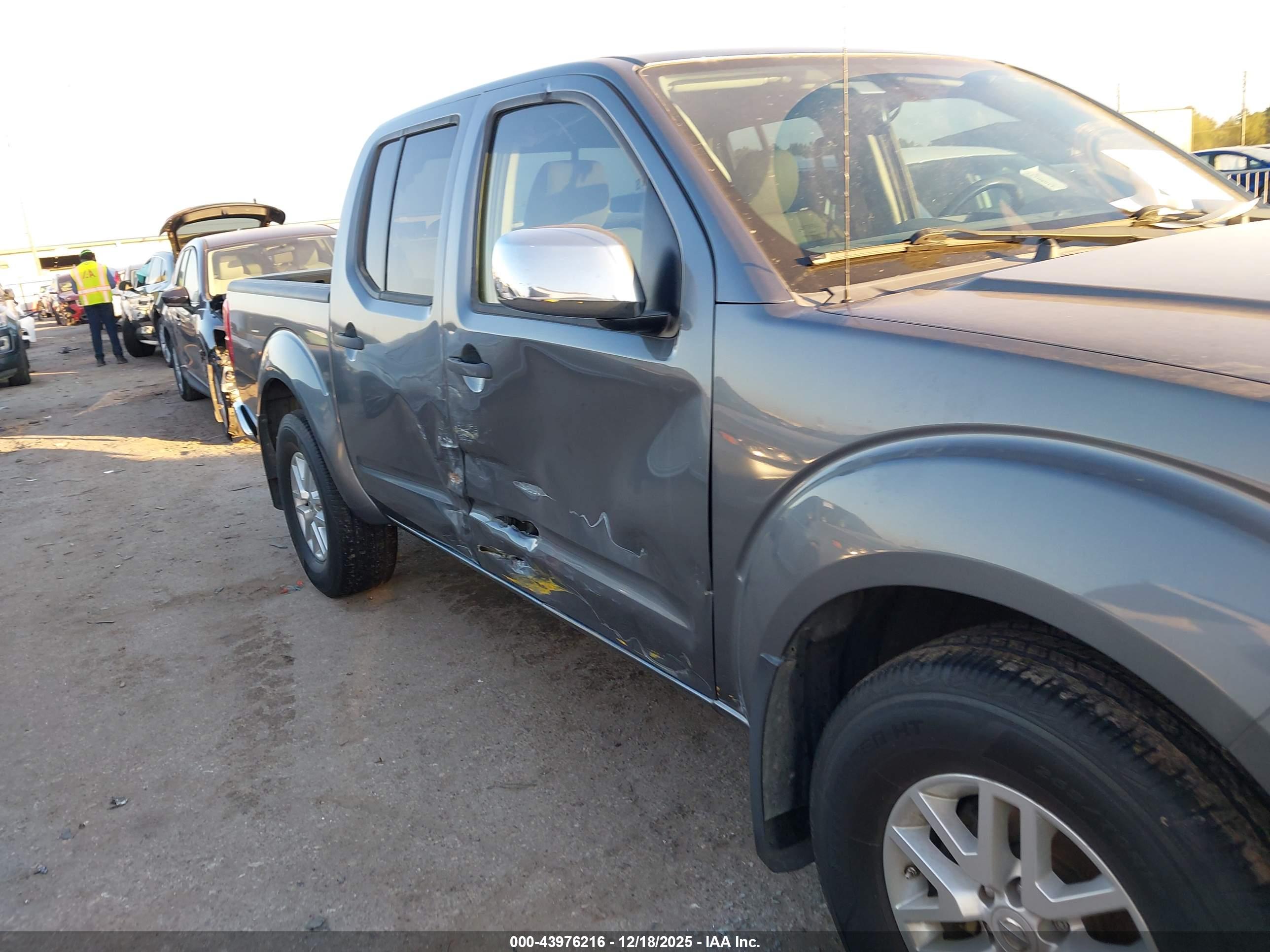 NISSAN FRONTIER image 6