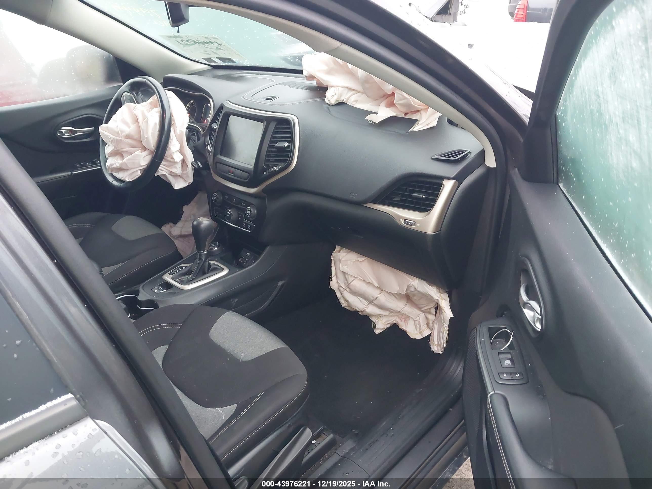 JEEP CHEROKEE image 5