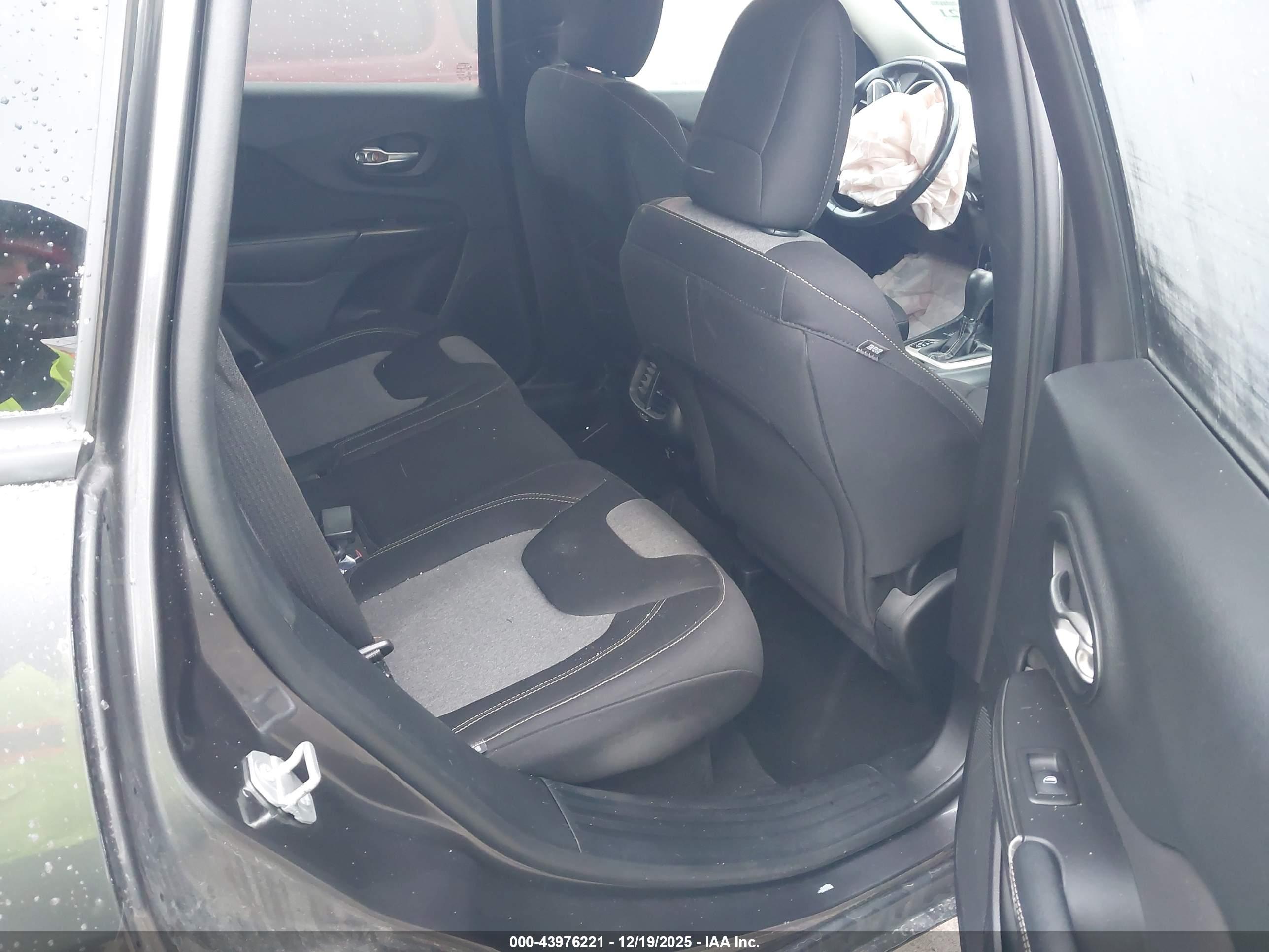 JEEP CHEROKEE image 8