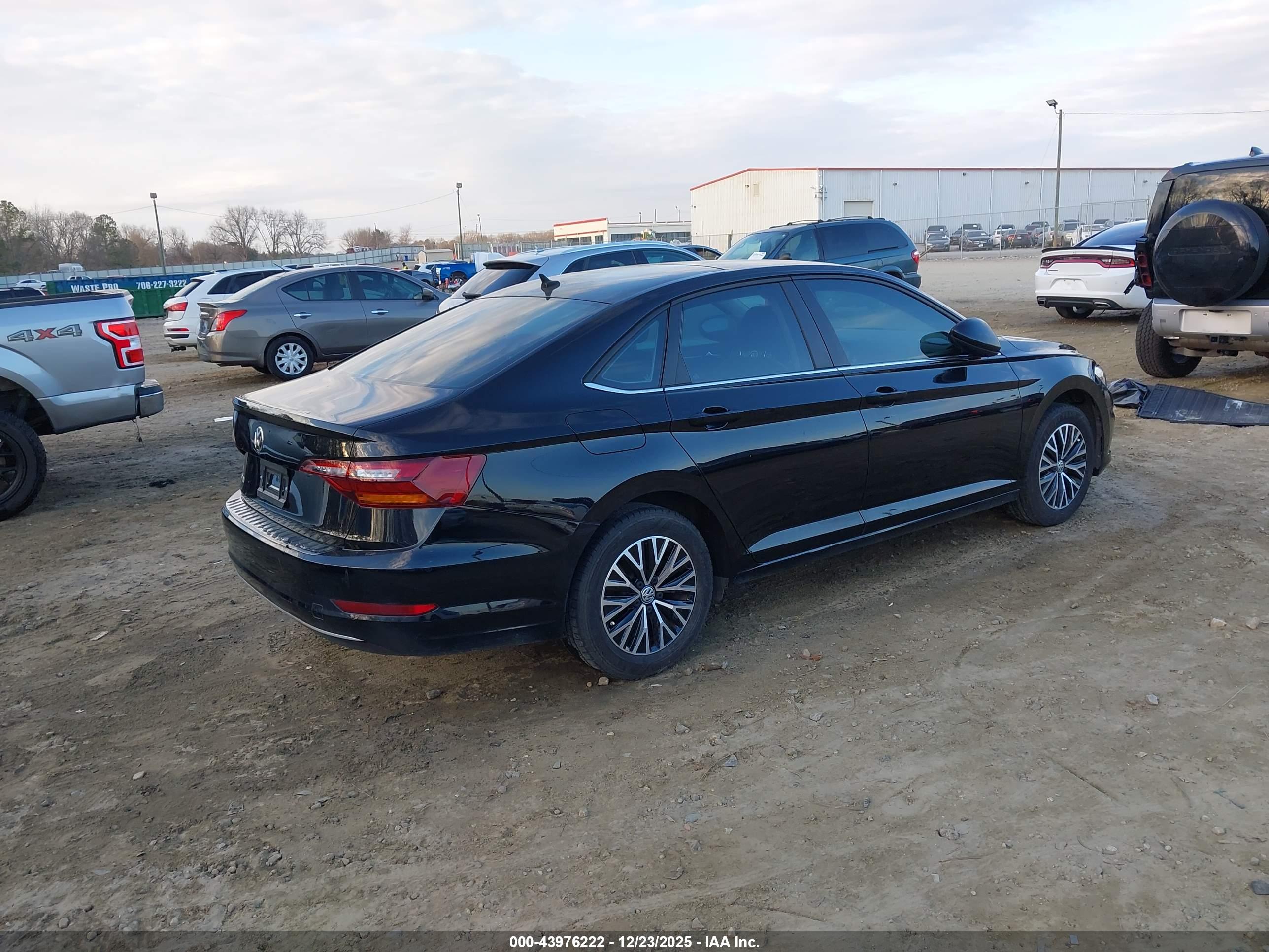 VOLKSWAGEN JETTA image 4