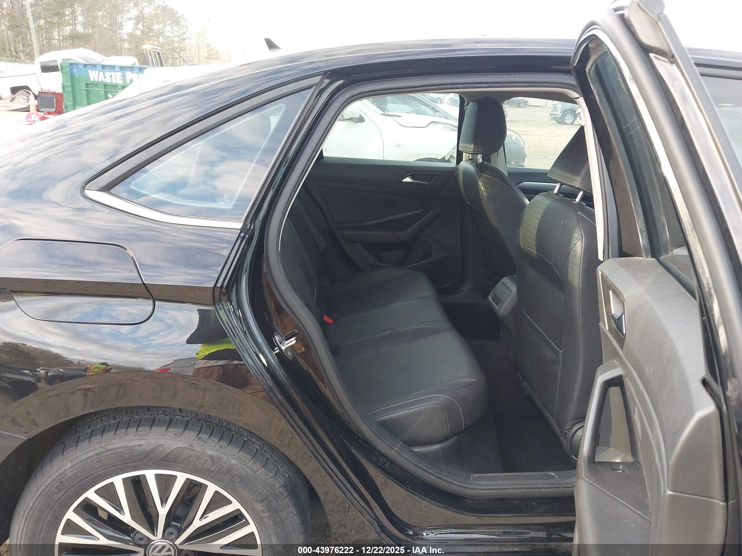 VOLKSWAGEN JETTA image 8