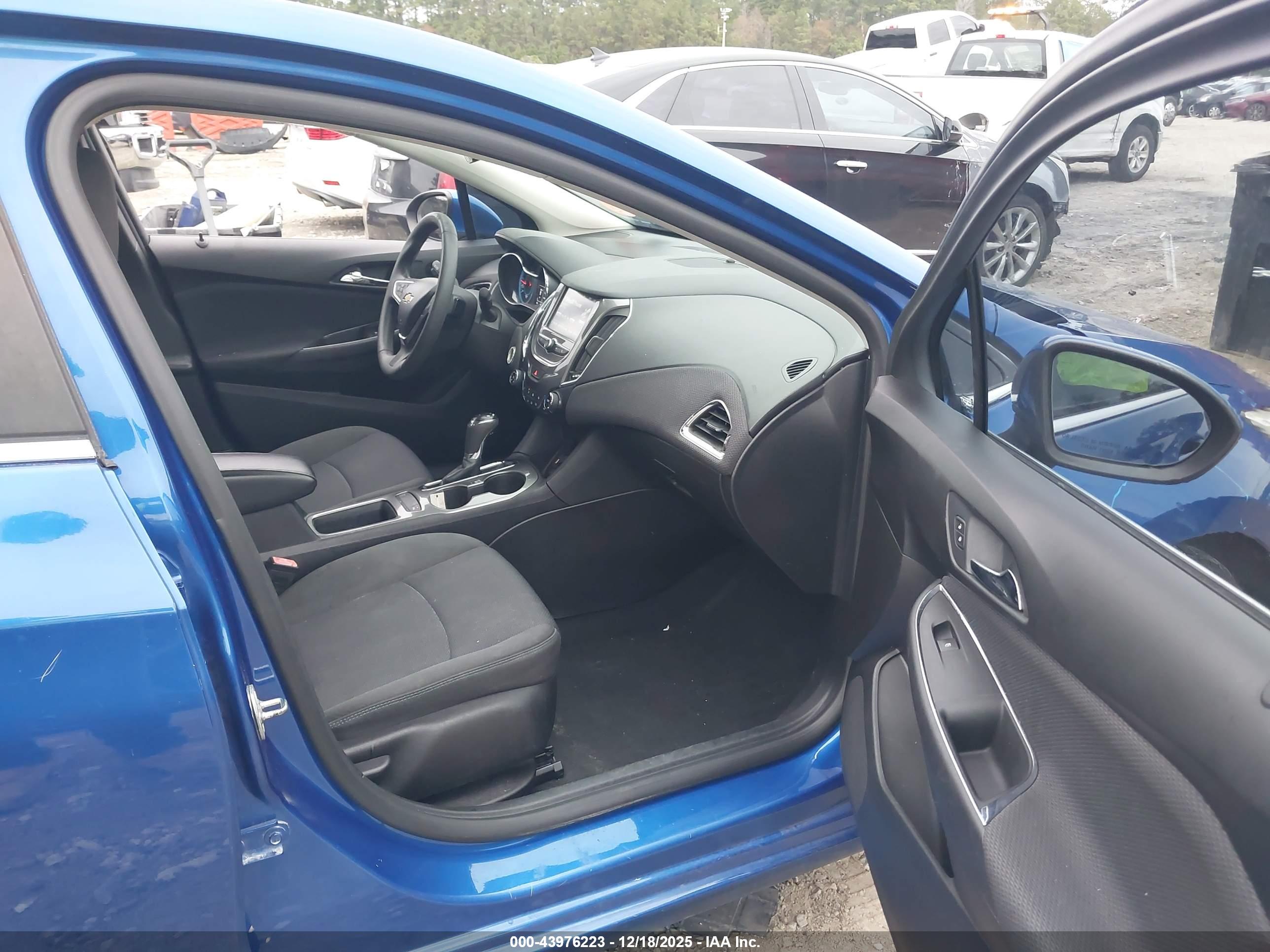 CHEVROLET CRUZE image 5