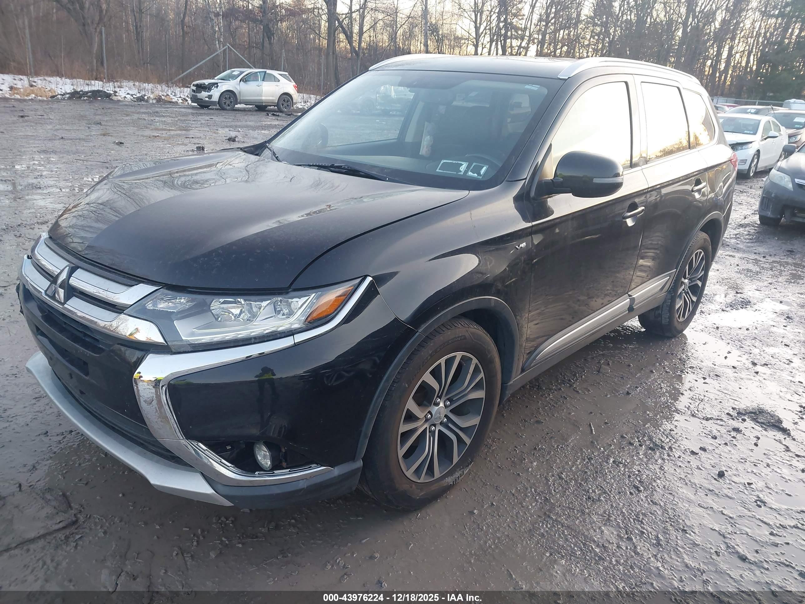 MITSUBISHI OUTLANDER image 2