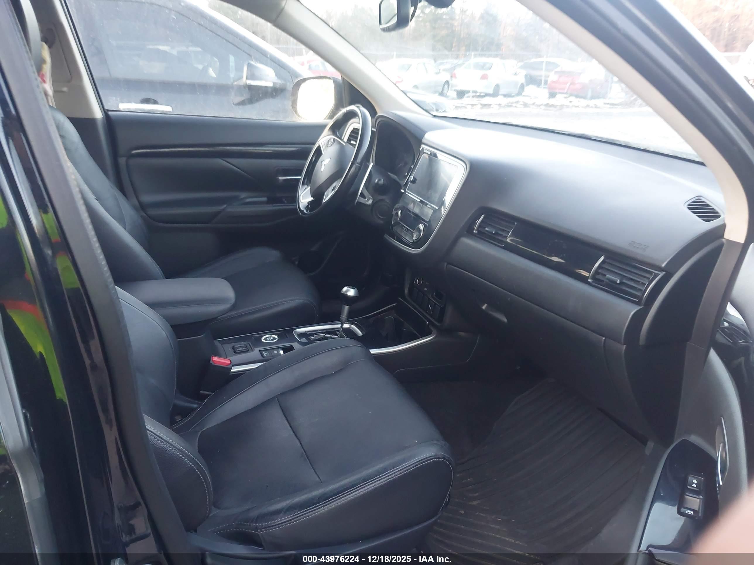 MITSUBISHI OUTLANDER image 5