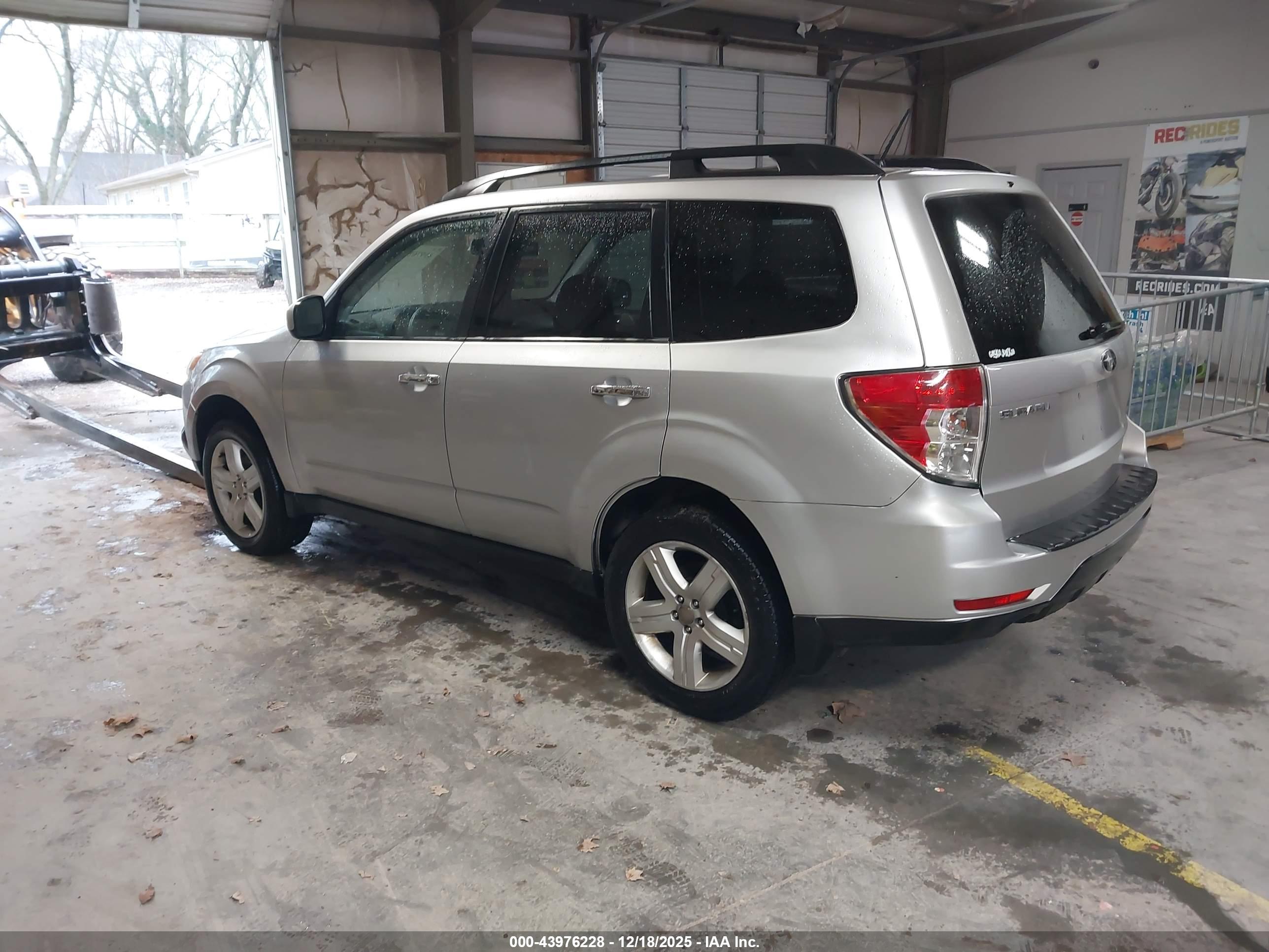 SUBARU FORESTER image 3
