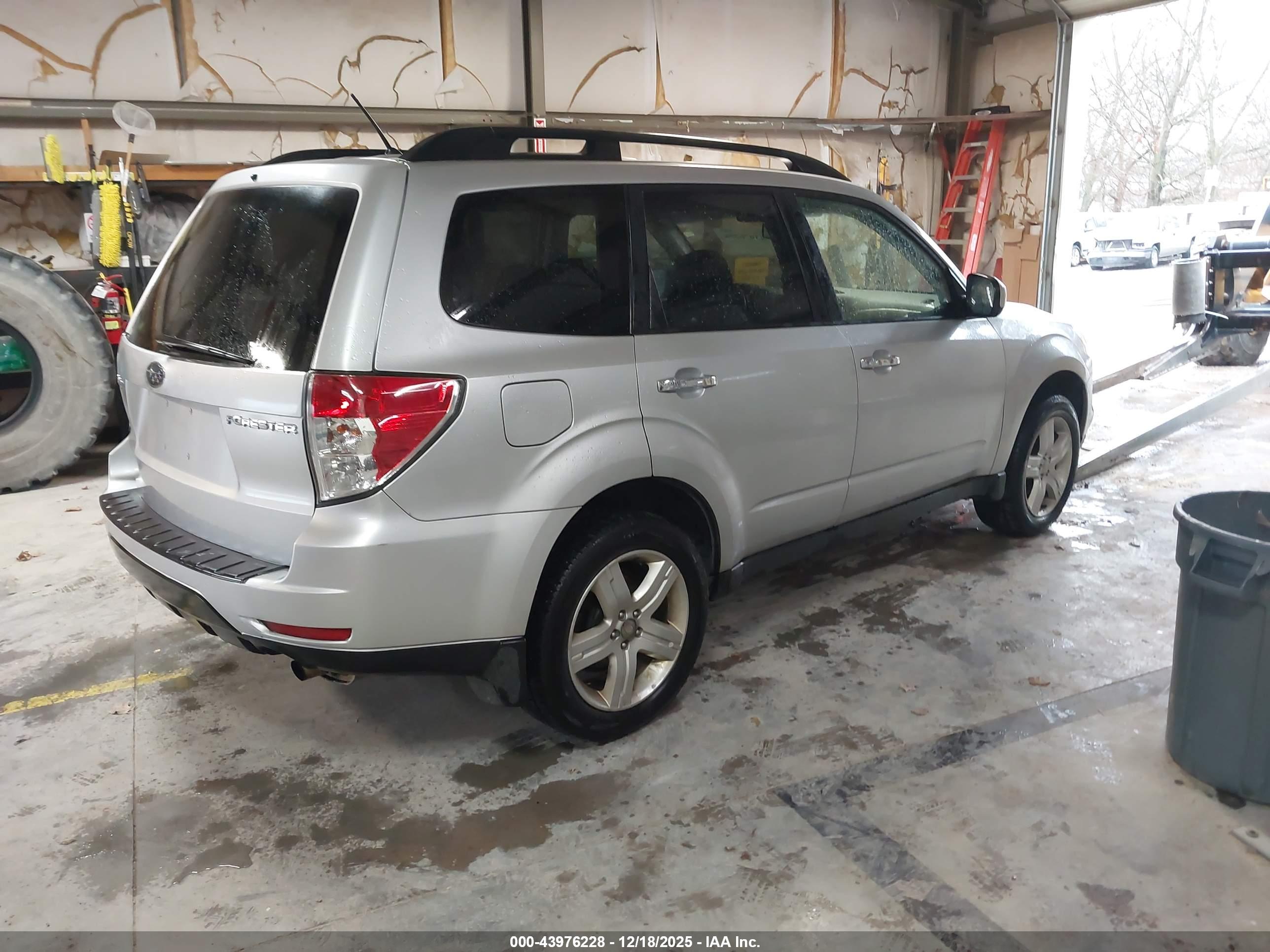 SUBARU FORESTER image 4