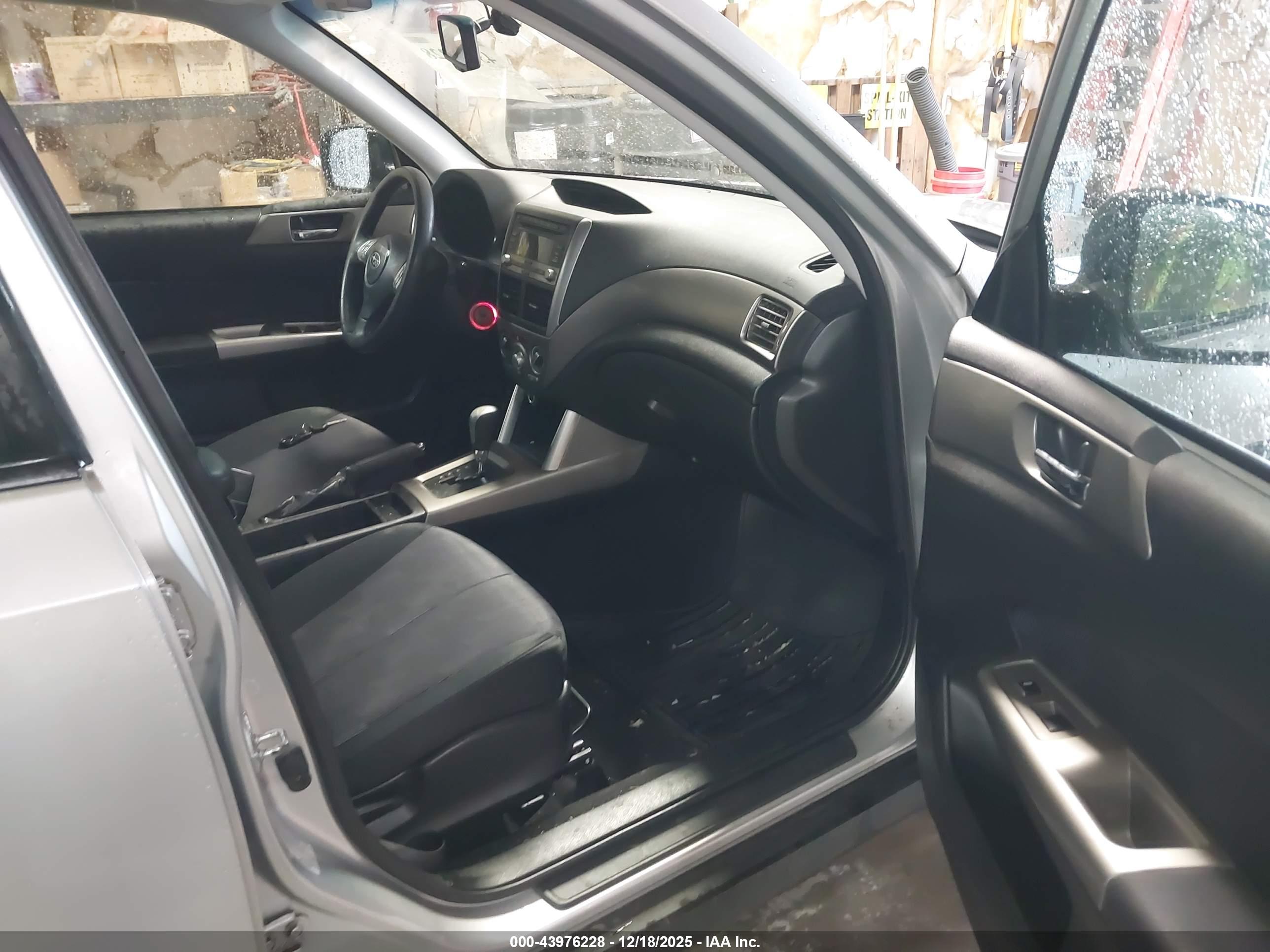 SUBARU FORESTER image 5