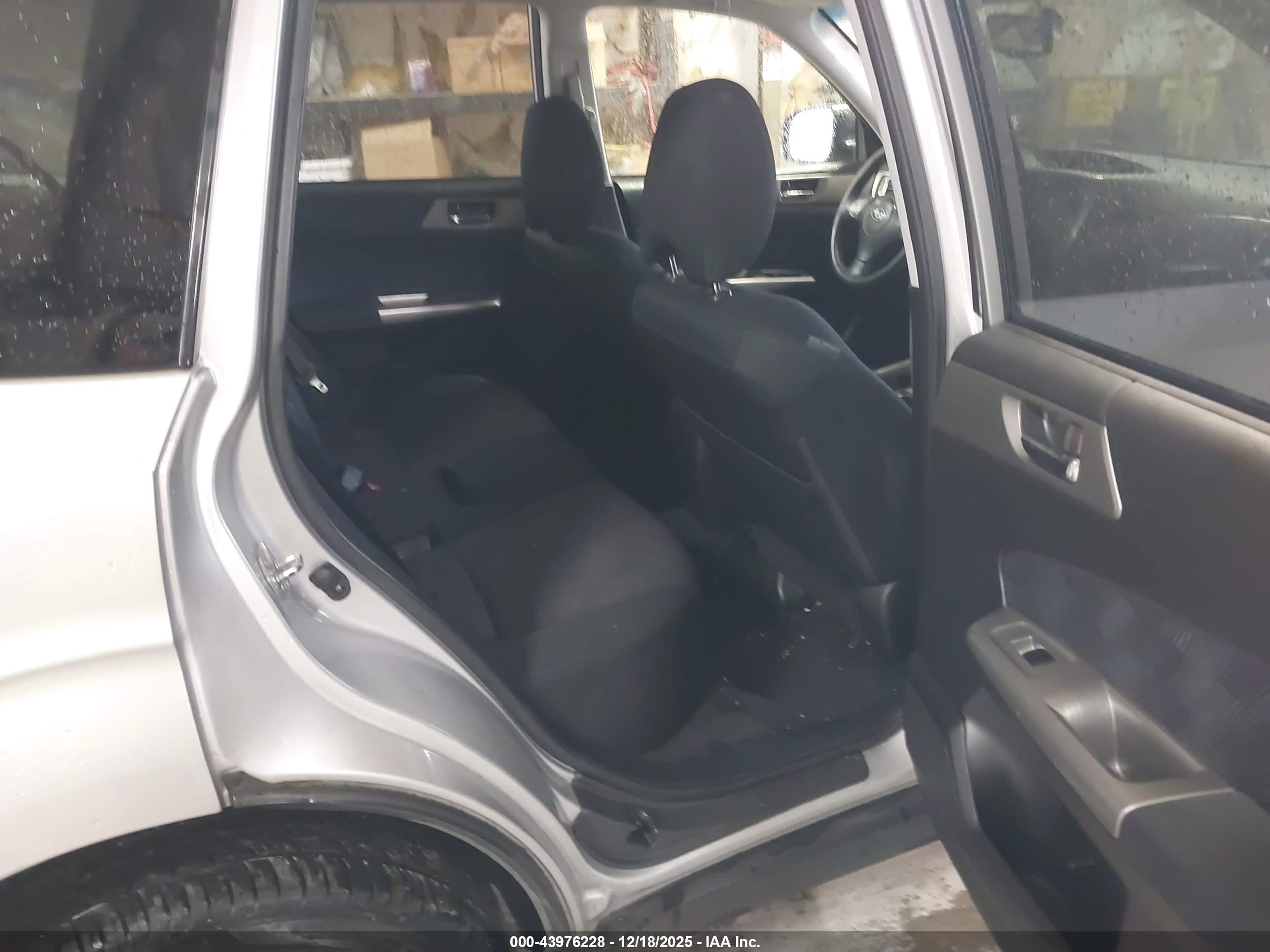 SUBARU FORESTER image 8