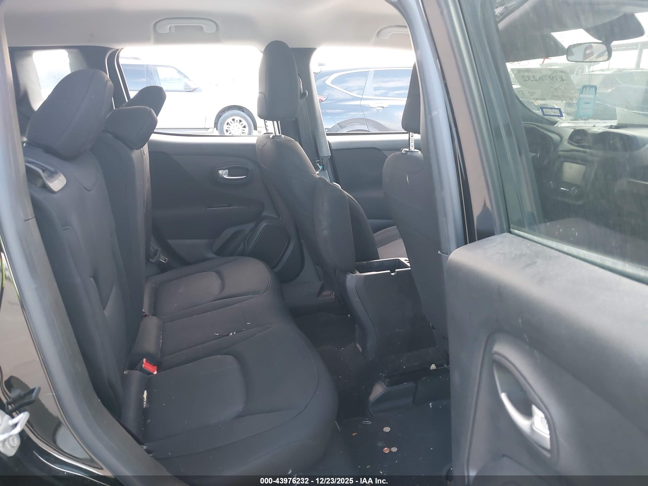 JEEP RENEGADE image 8
