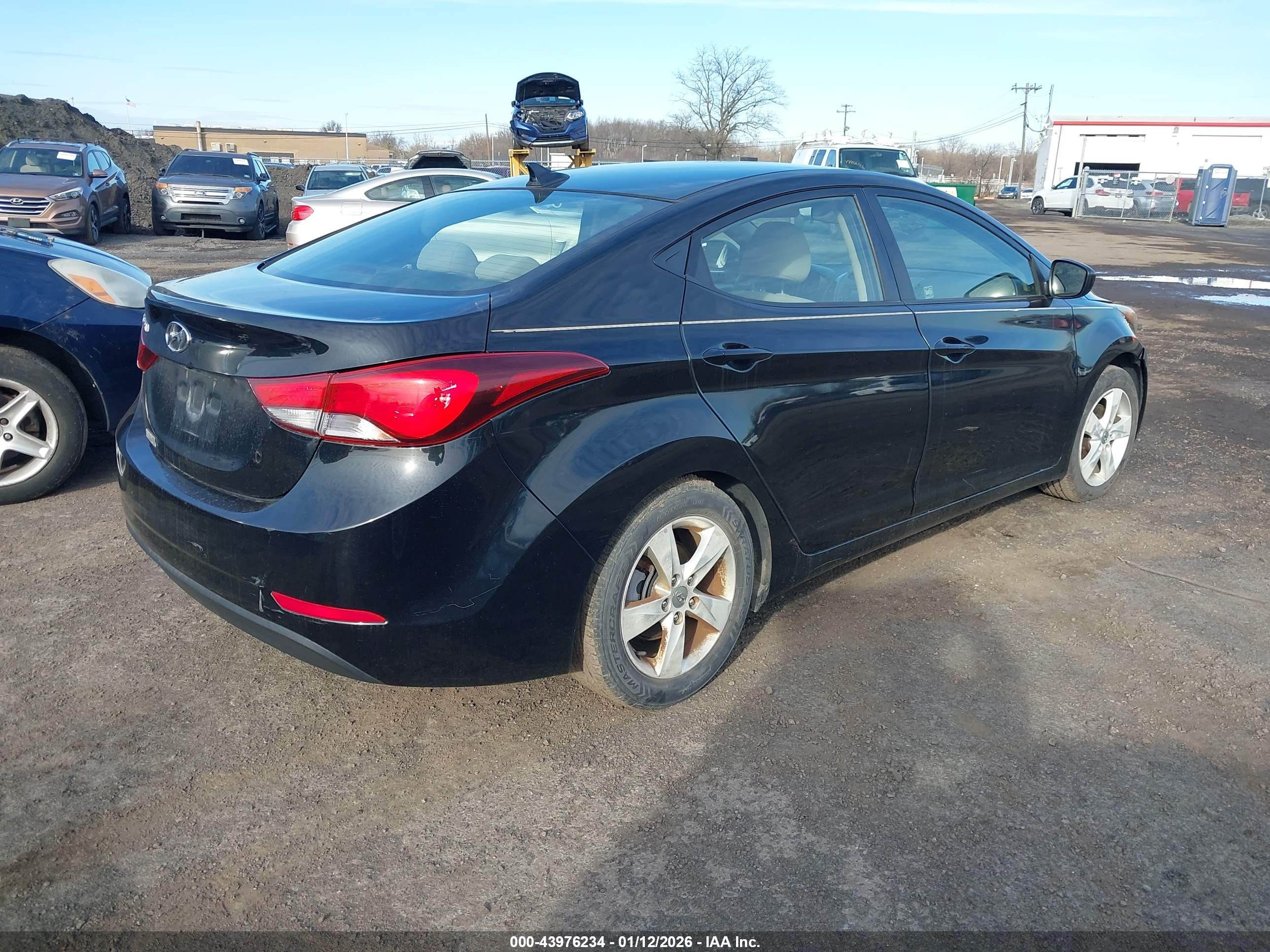 HYUNDAI ELANTRA image 4