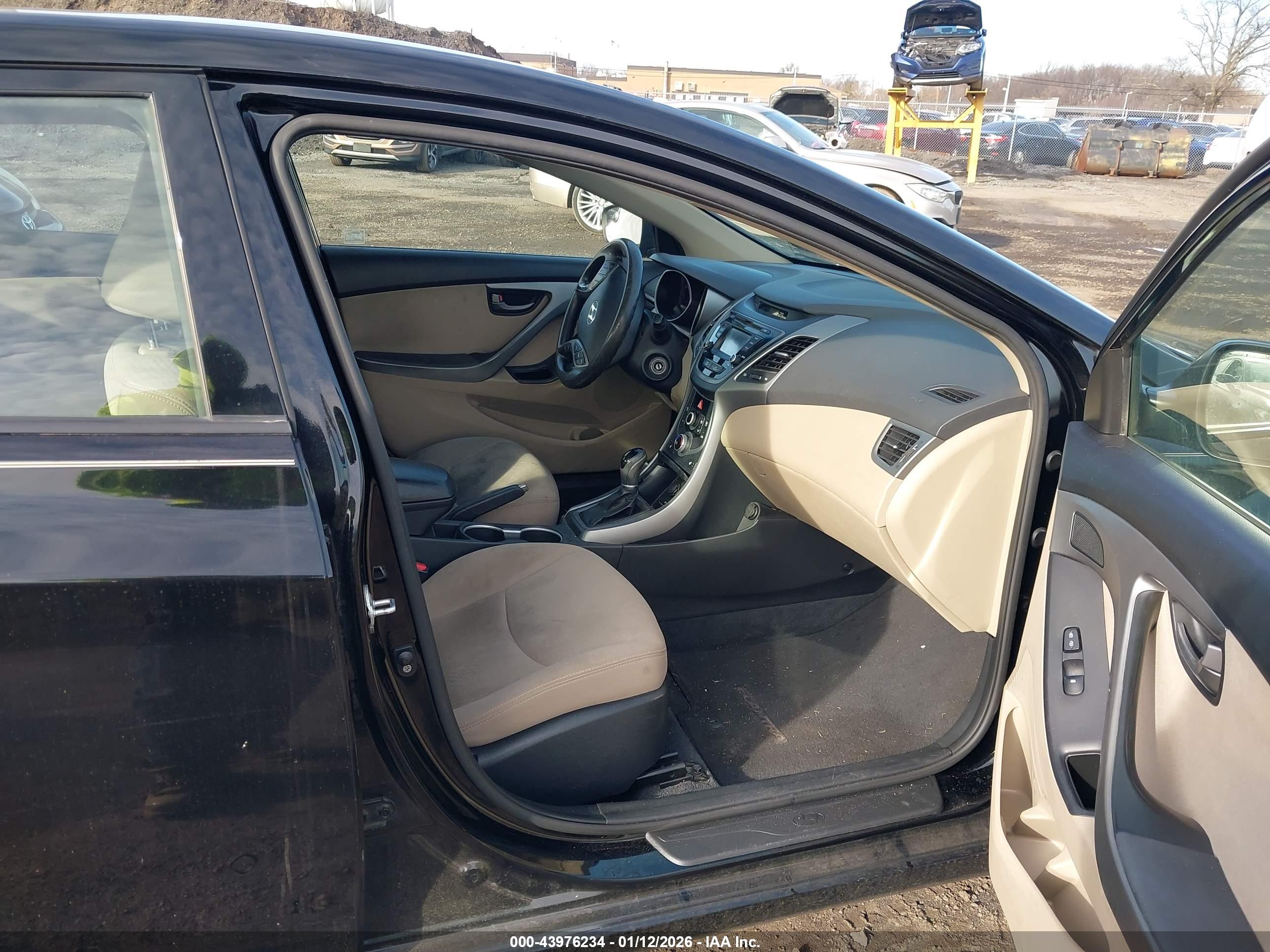 HYUNDAI ELANTRA image 5