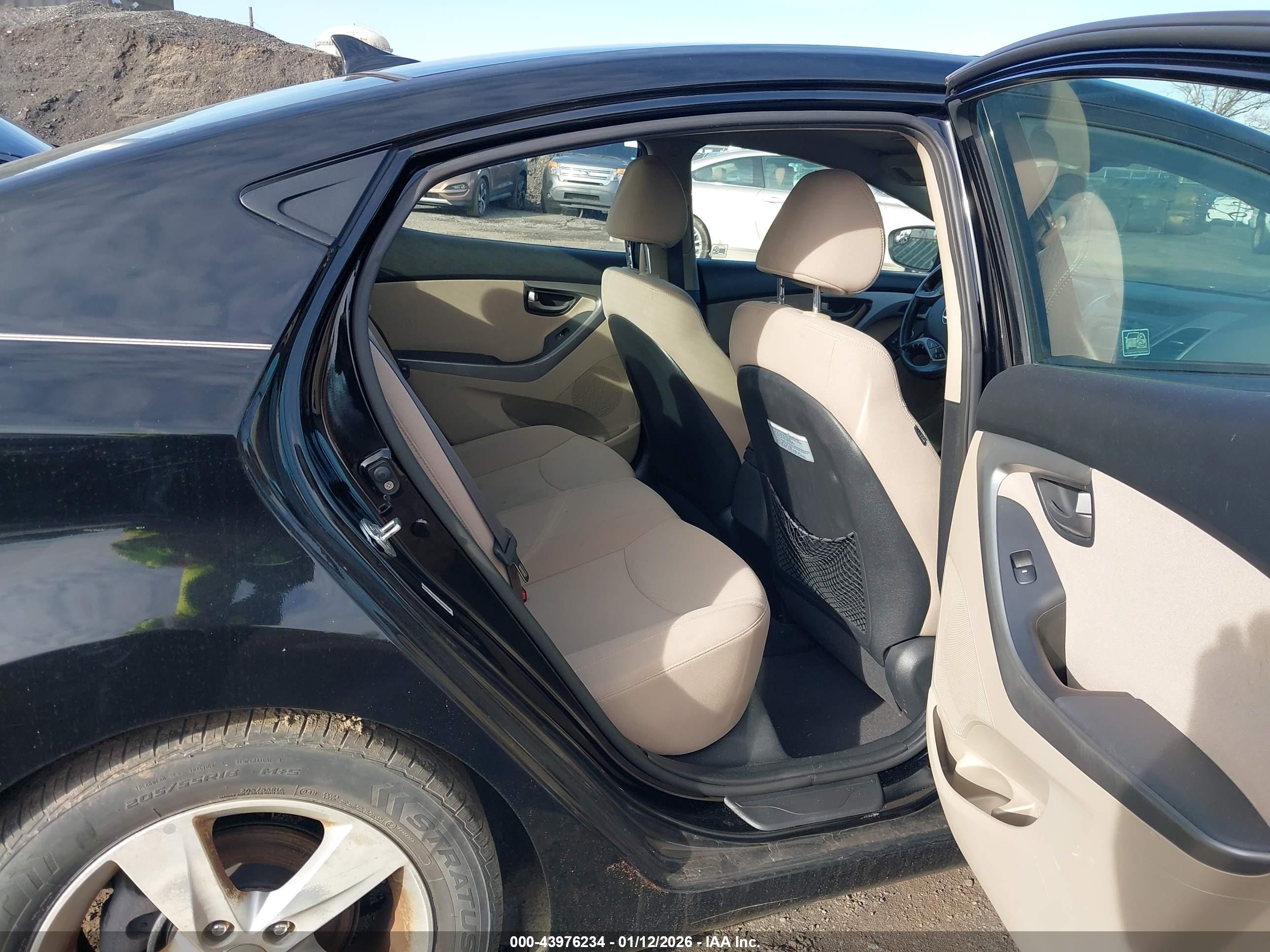 HYUNDAI ELANTRA image 8