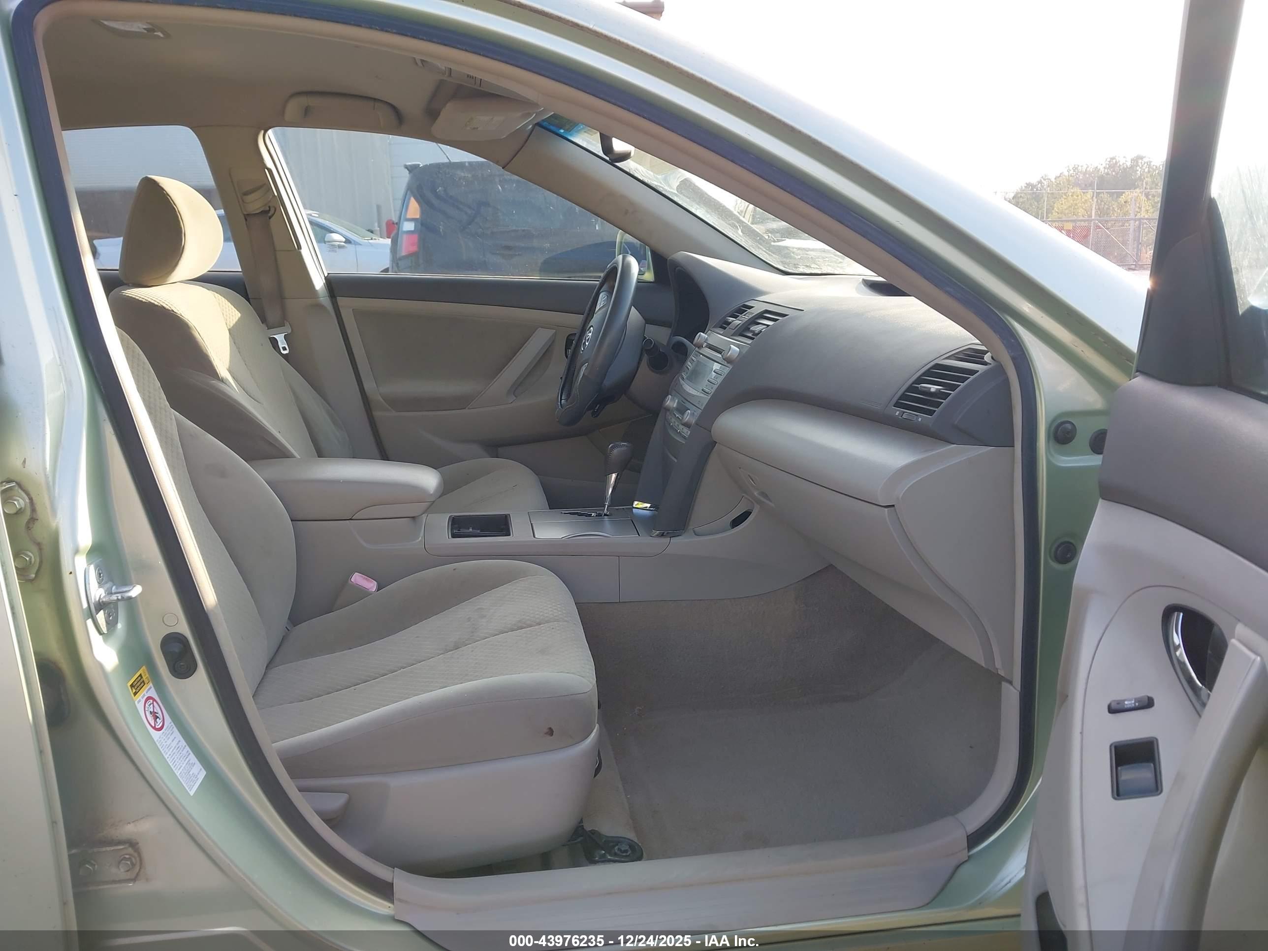 TOYOTA CAMRY image 5
