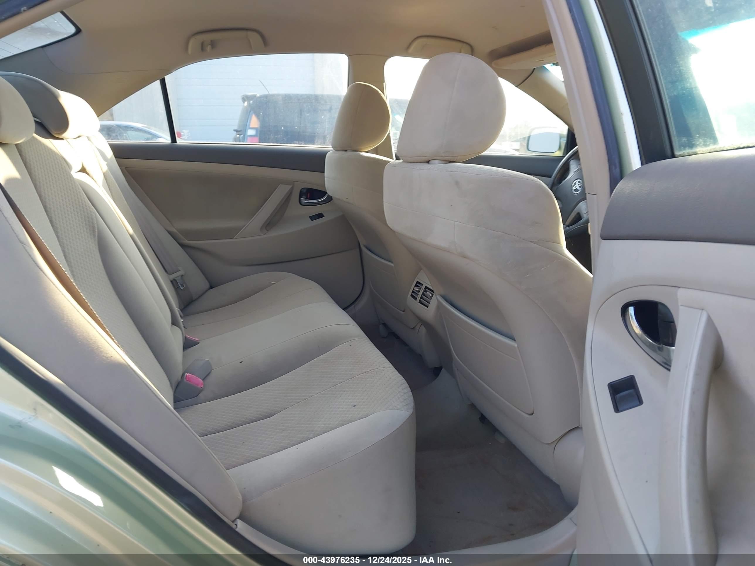 TOYOTA CAMRY image 8