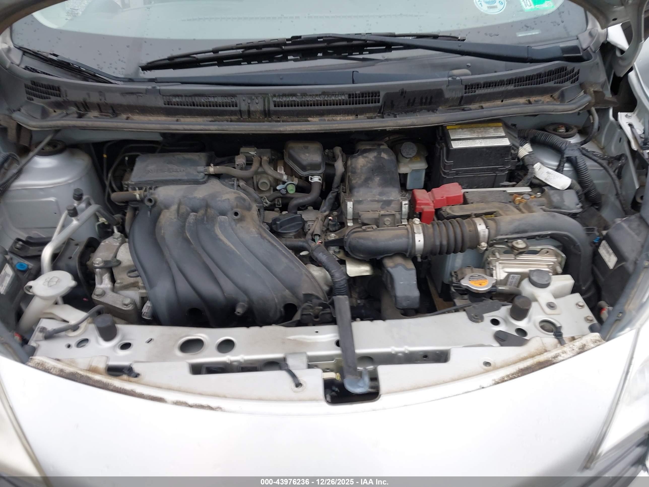 NISSAN VERSA image 10