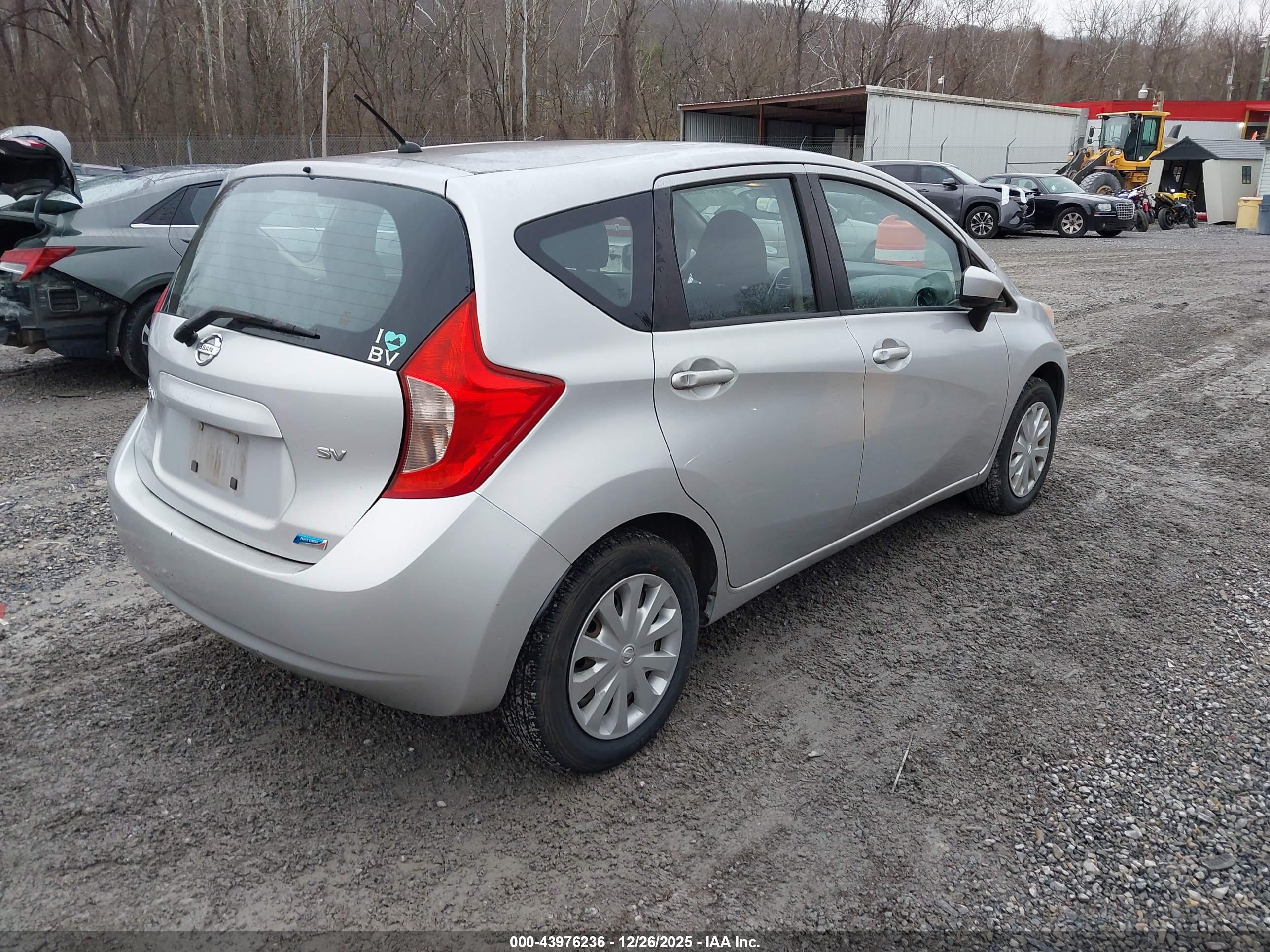 NISSAN VERSA image 4