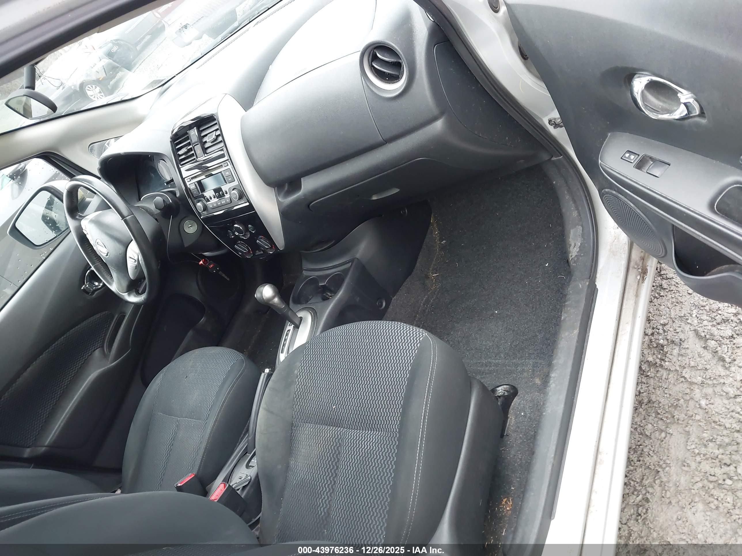 NISSAN VERSA image 5