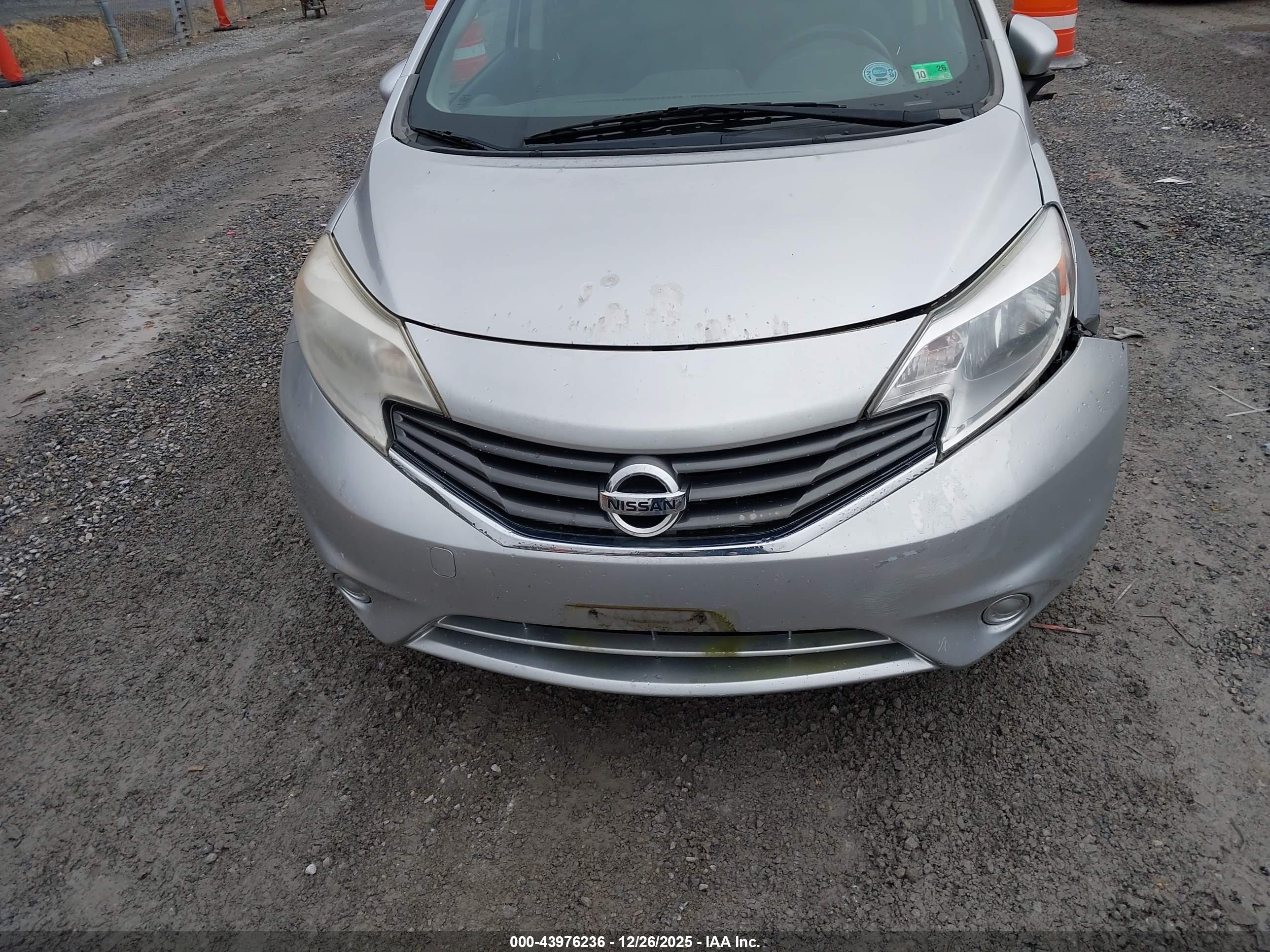 NISSAN VERSA image 6