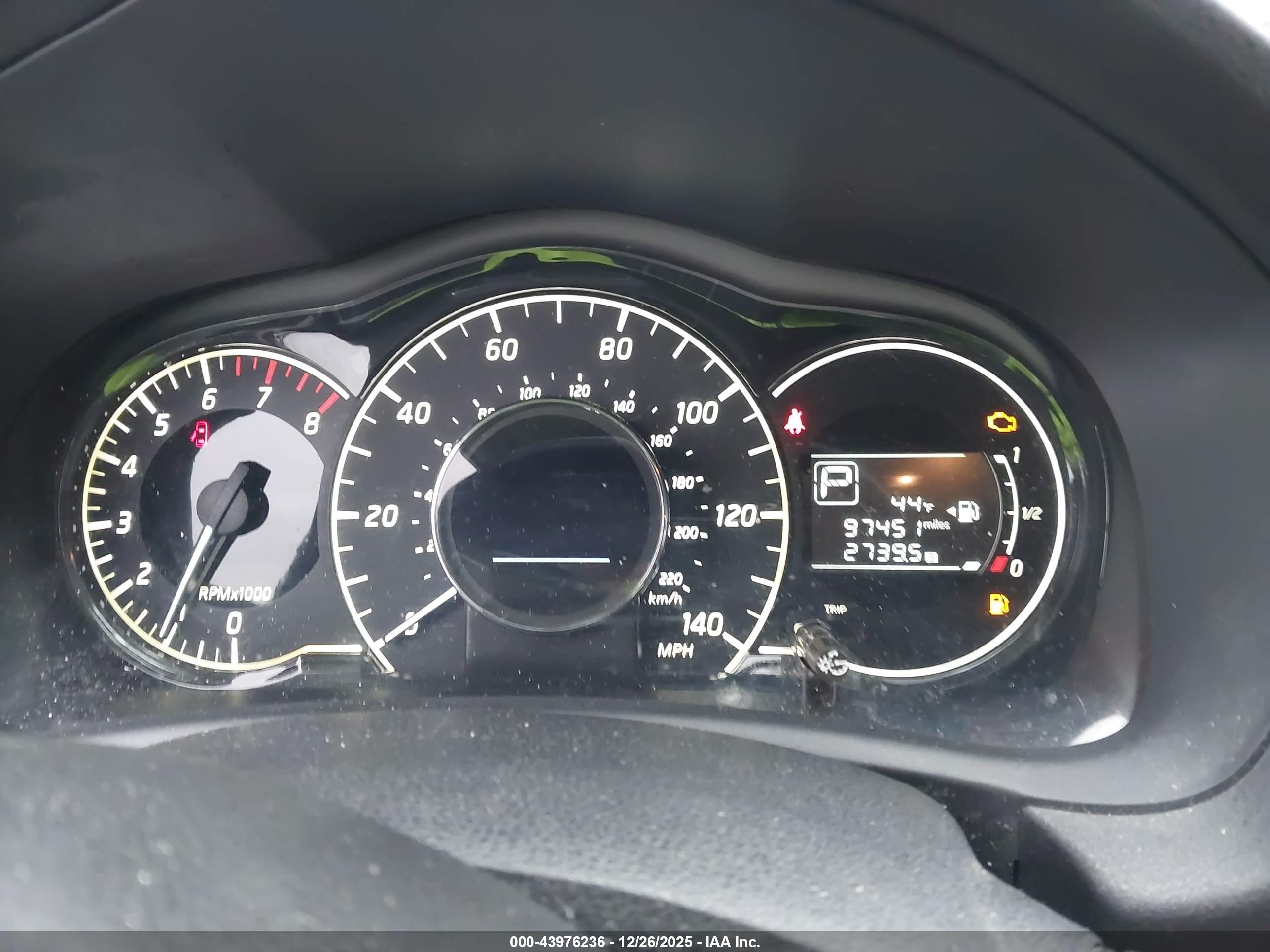 NISSAN VERSA image 7