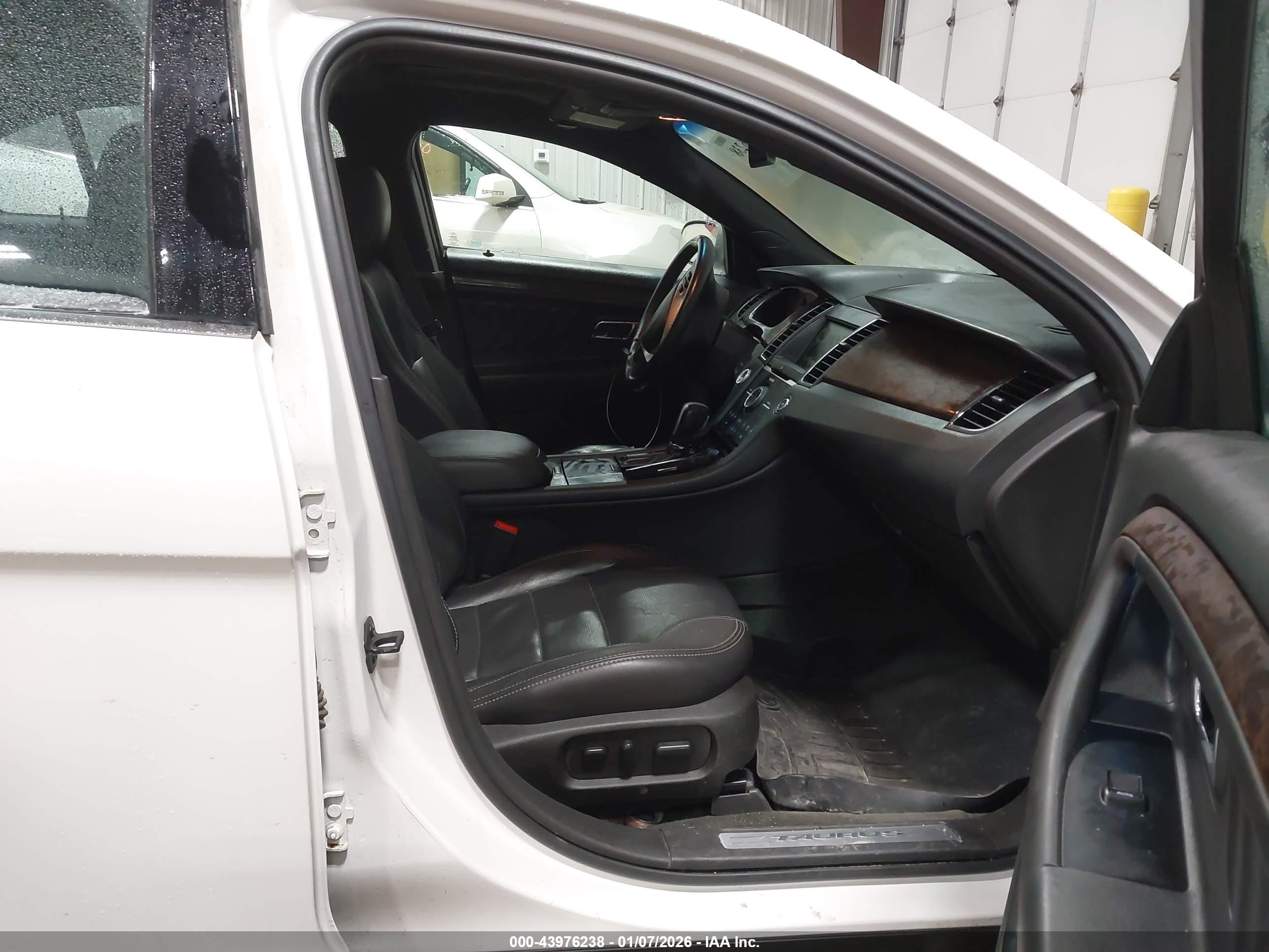 FORD TAURUS image 5