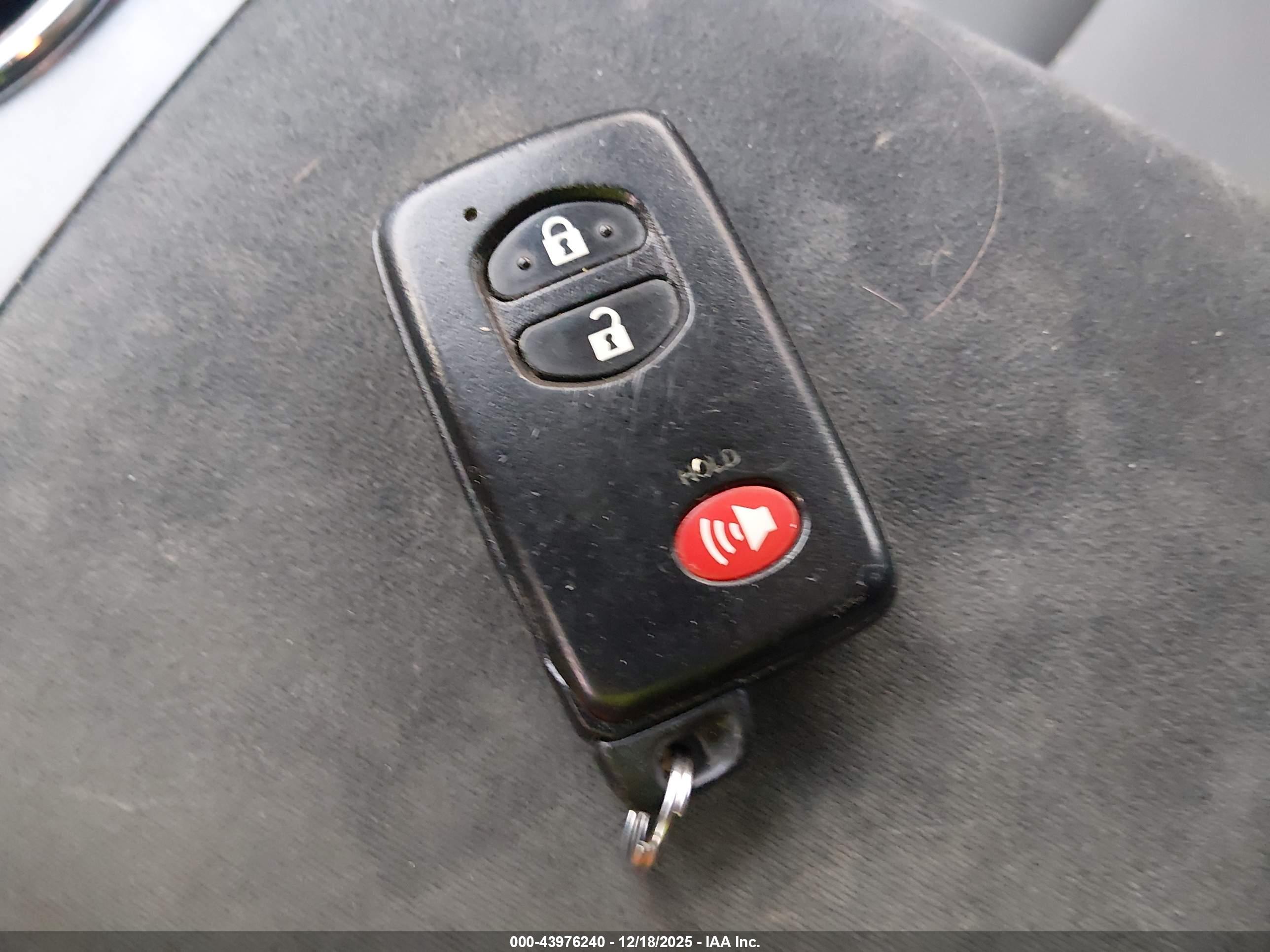 TOYOTA PRIUS image 11