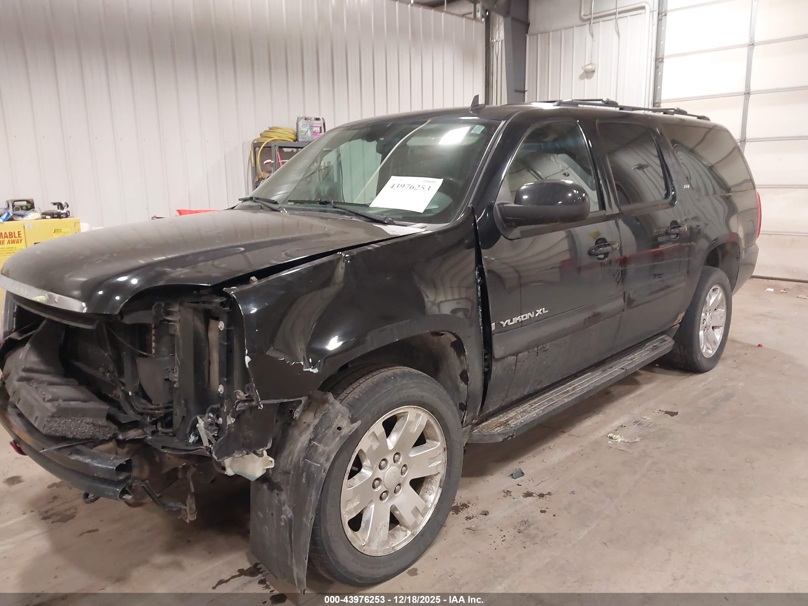 GMC YUKON image 2