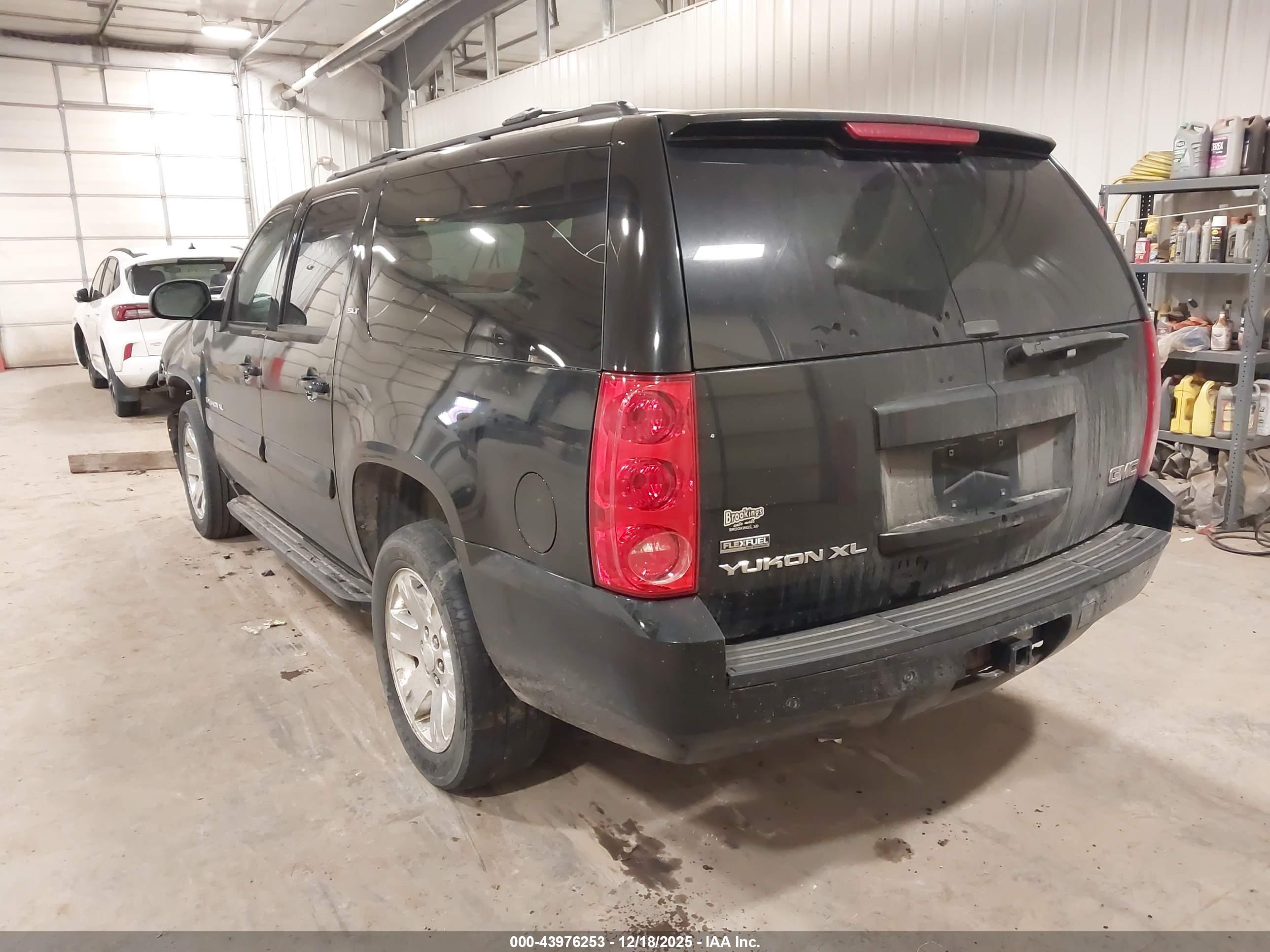 GMC YUKON image 3