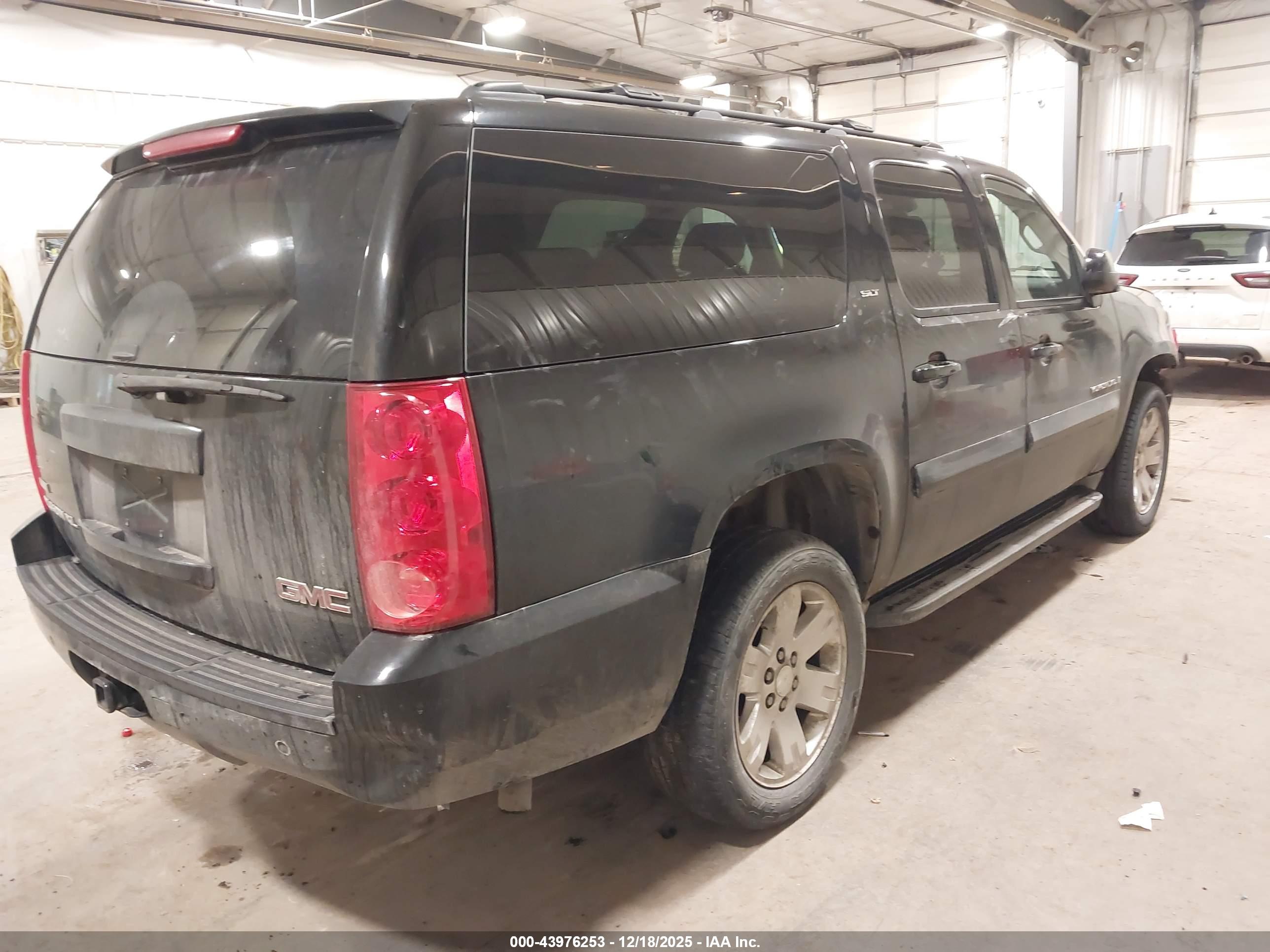 GMC YUKON image 4