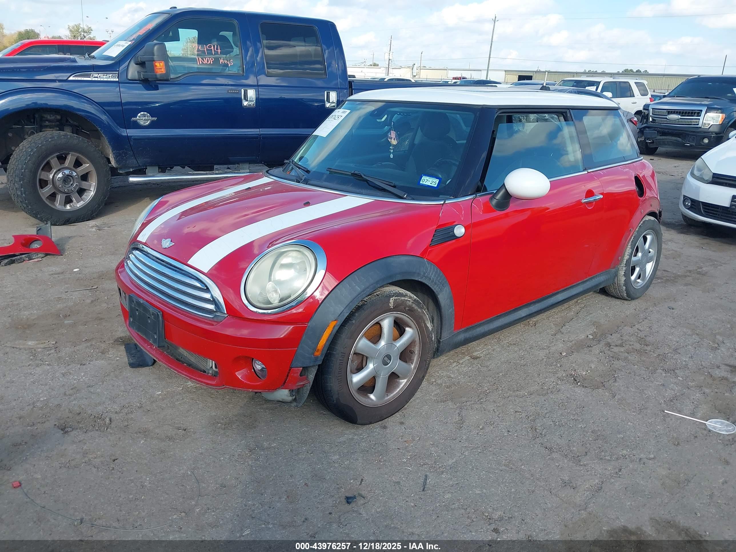 MINI COOPER image 2