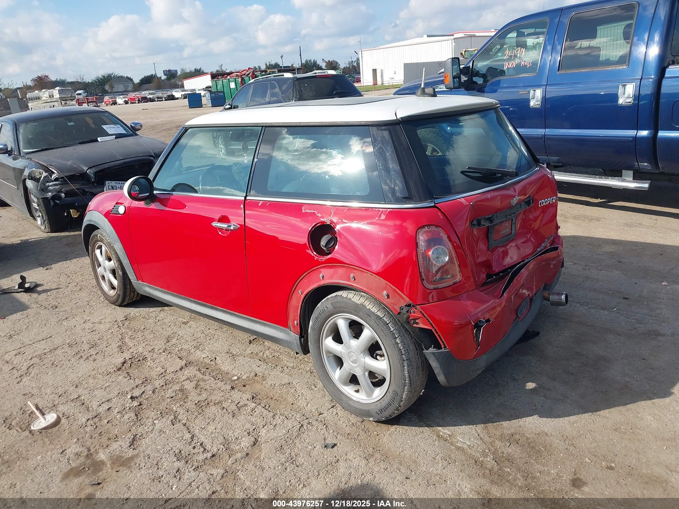MINI COOPER image 3