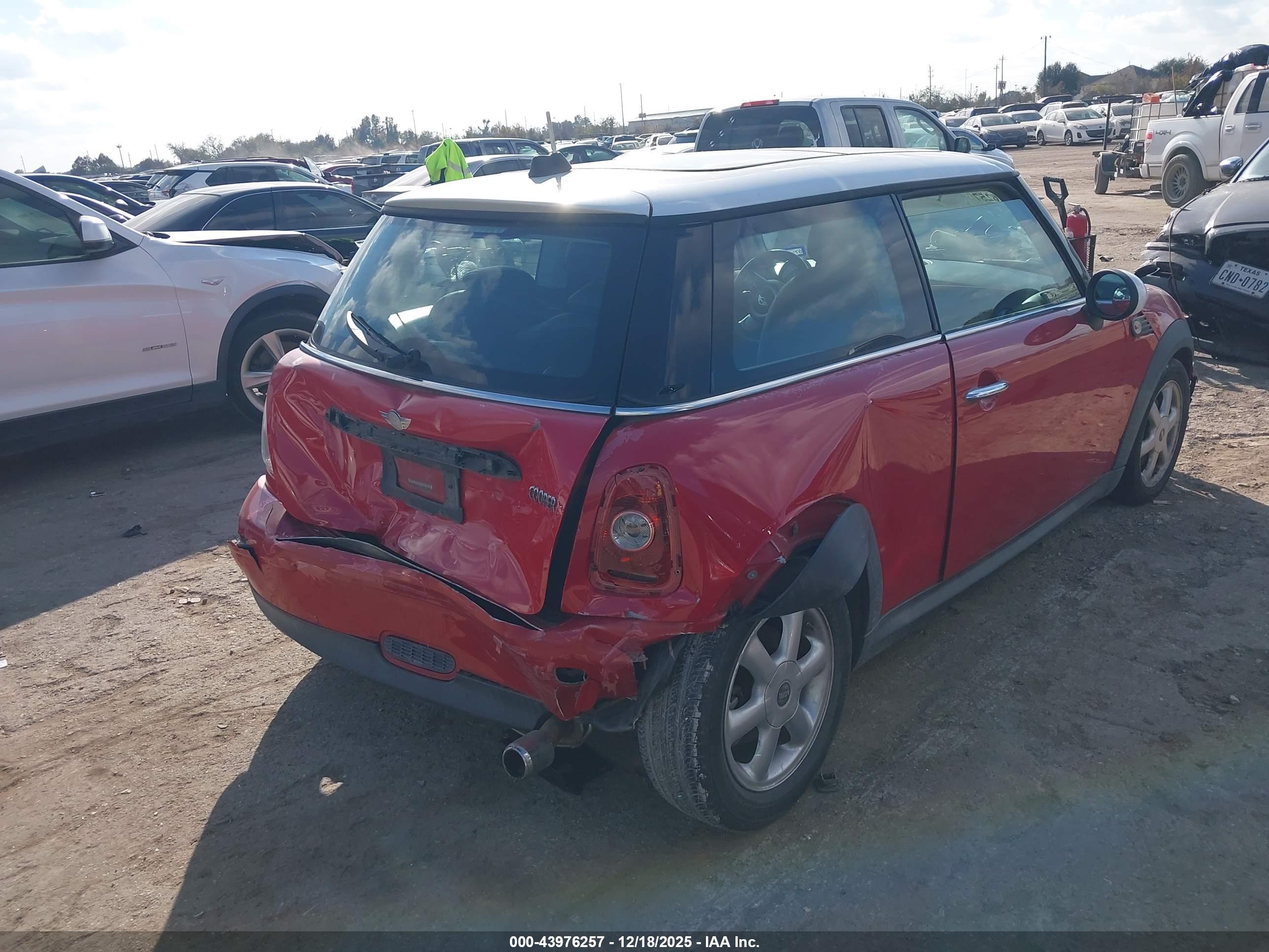MINI COOPER image 4