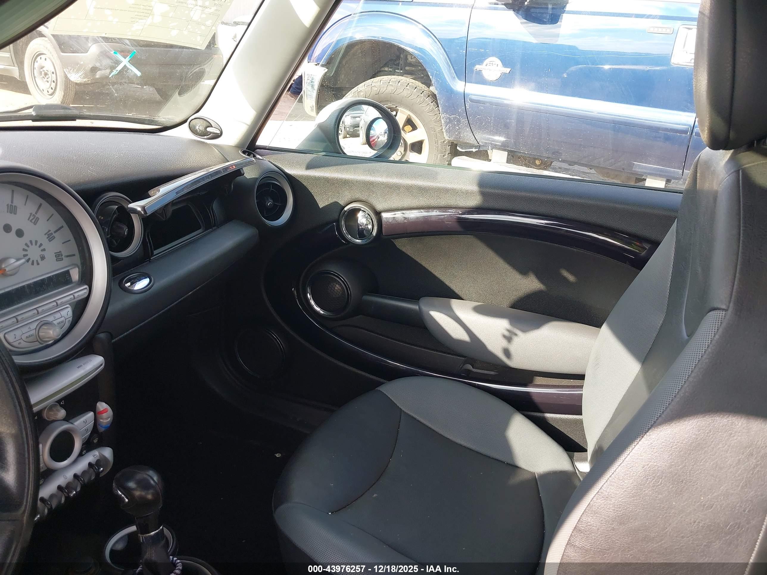 MINI COOPER image 5