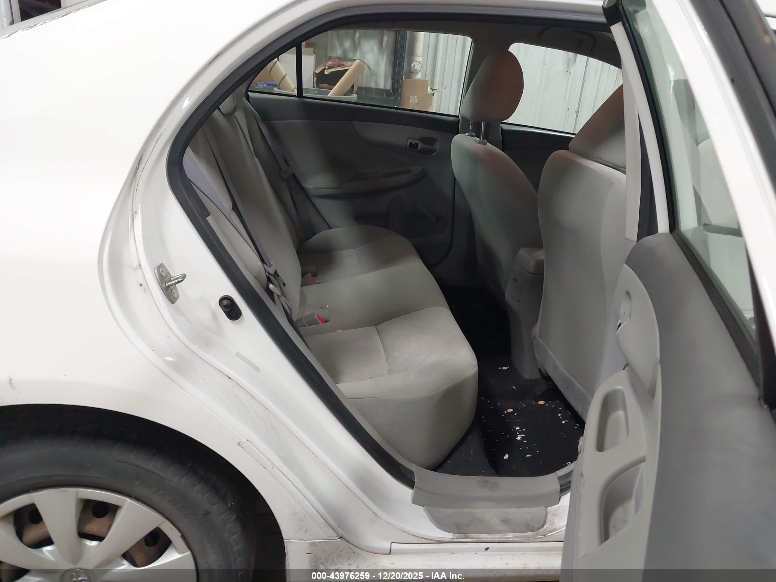 TOYOTA COROLLA image 8