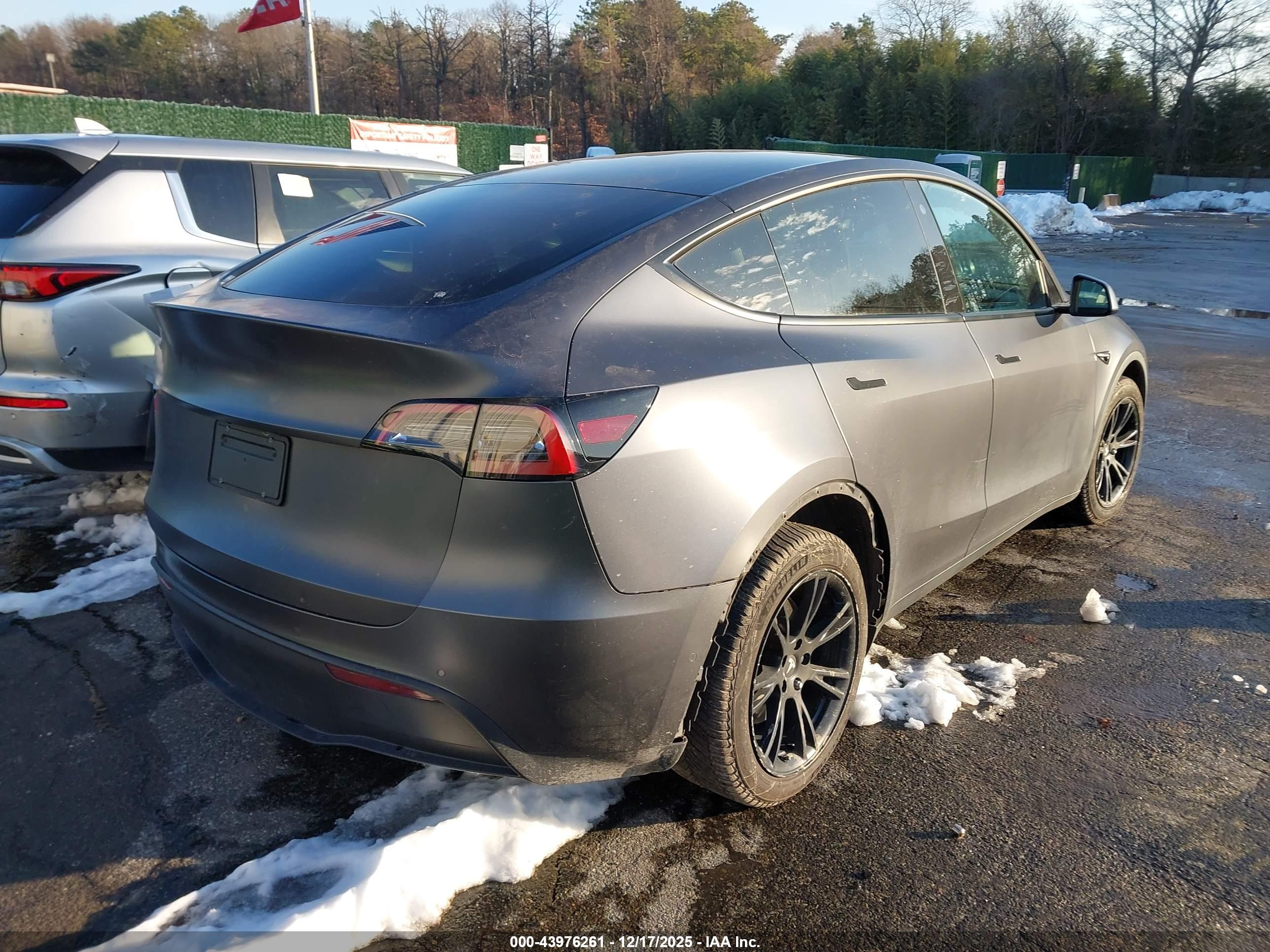 TESLA MODEL image 4