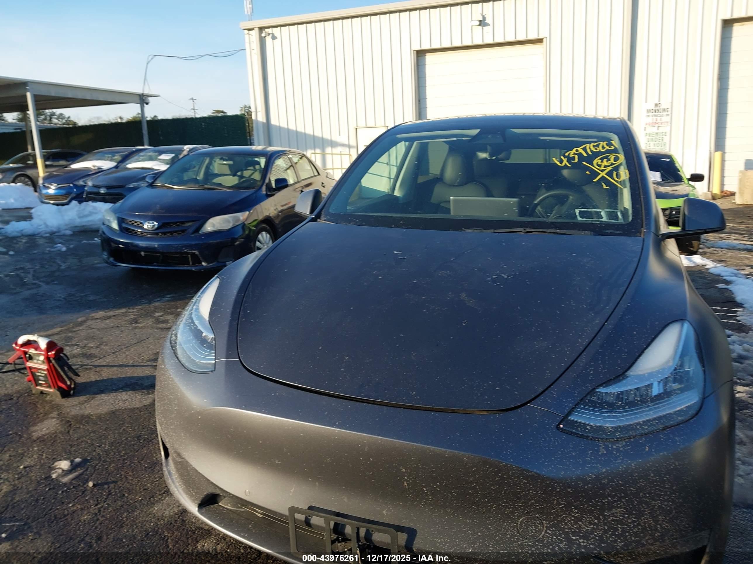 TESLA MODEL image 6