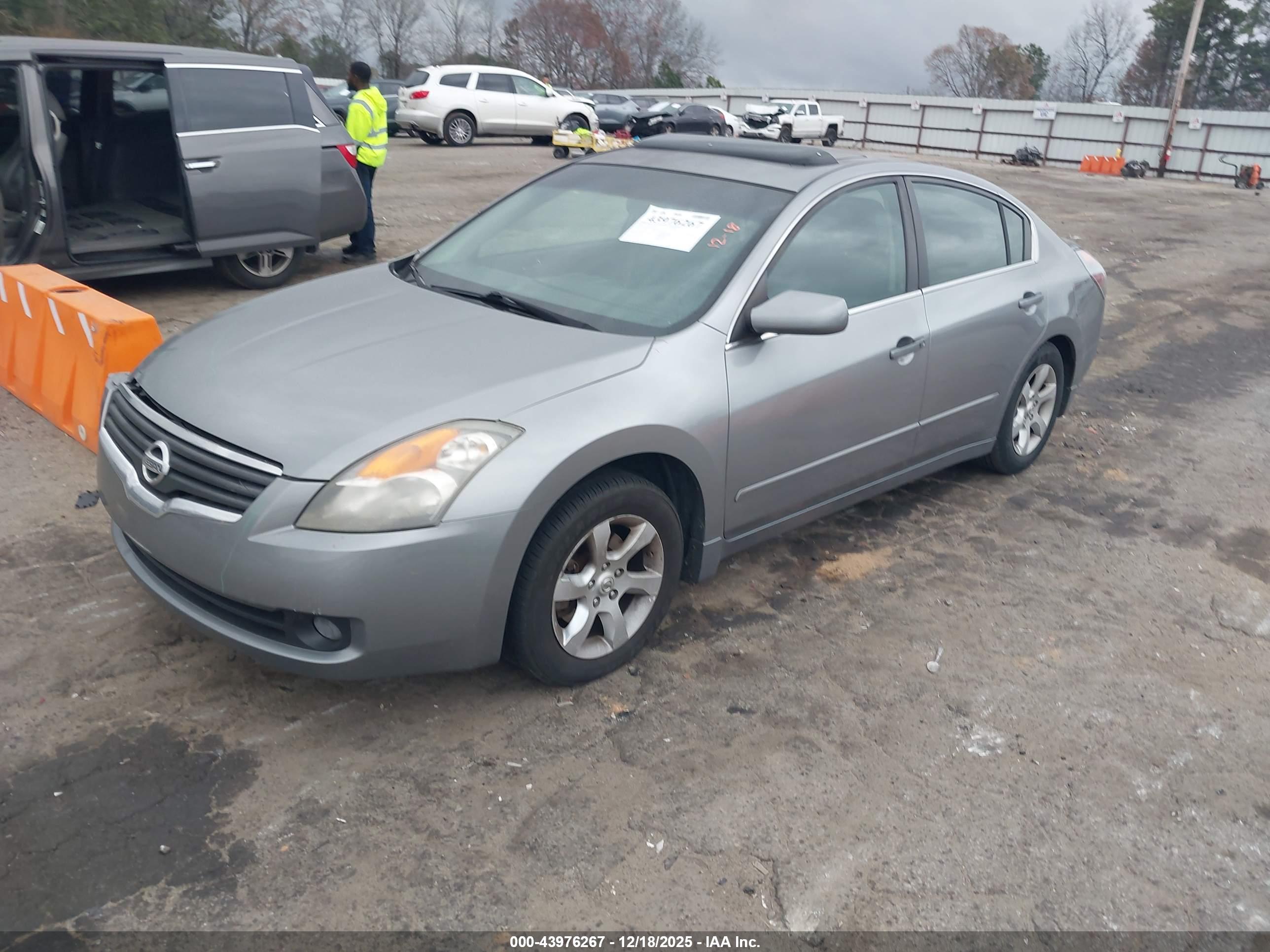 NISSAN ALTIMA image 2