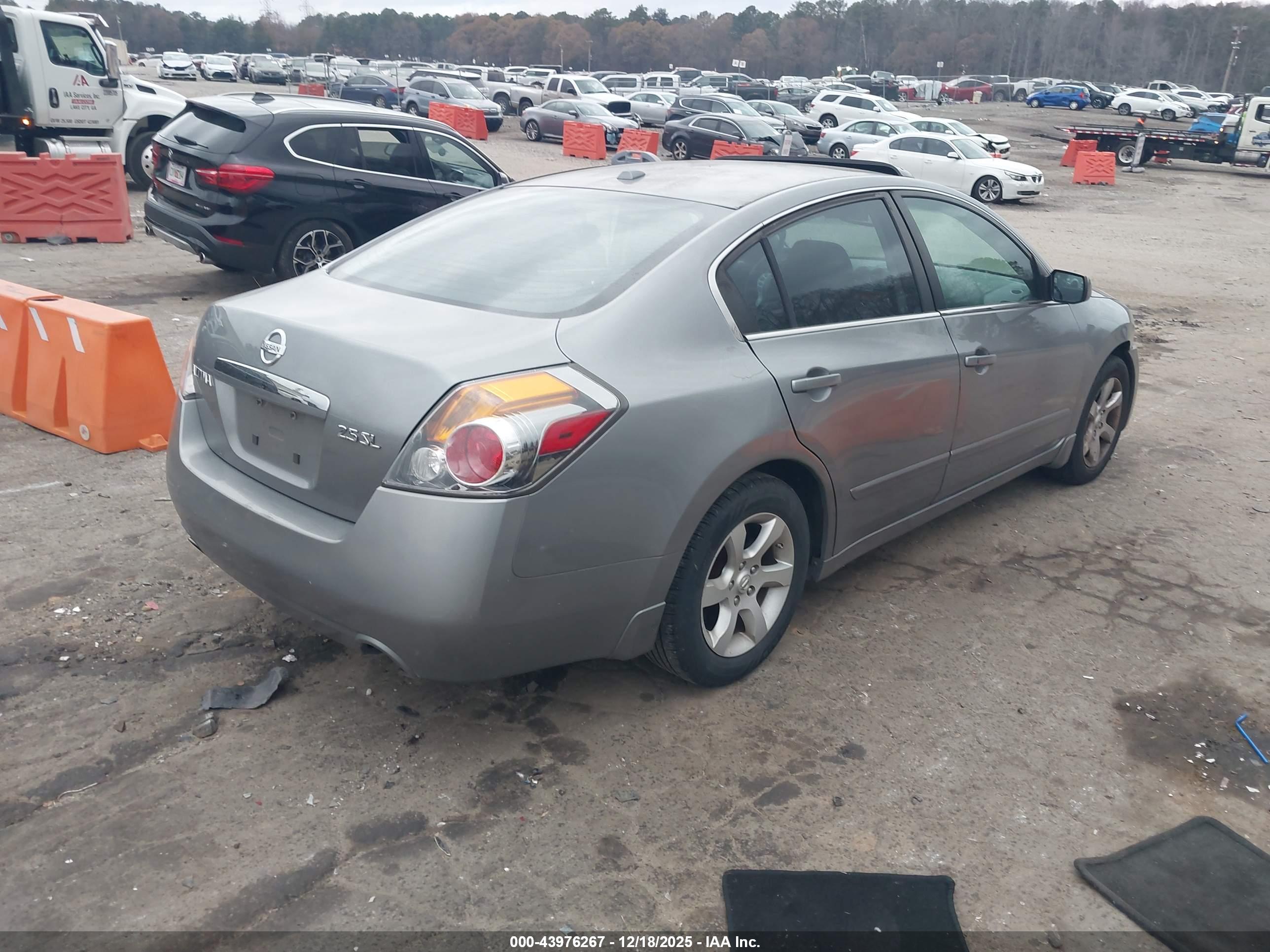 NISSAN ALTIMA image 4