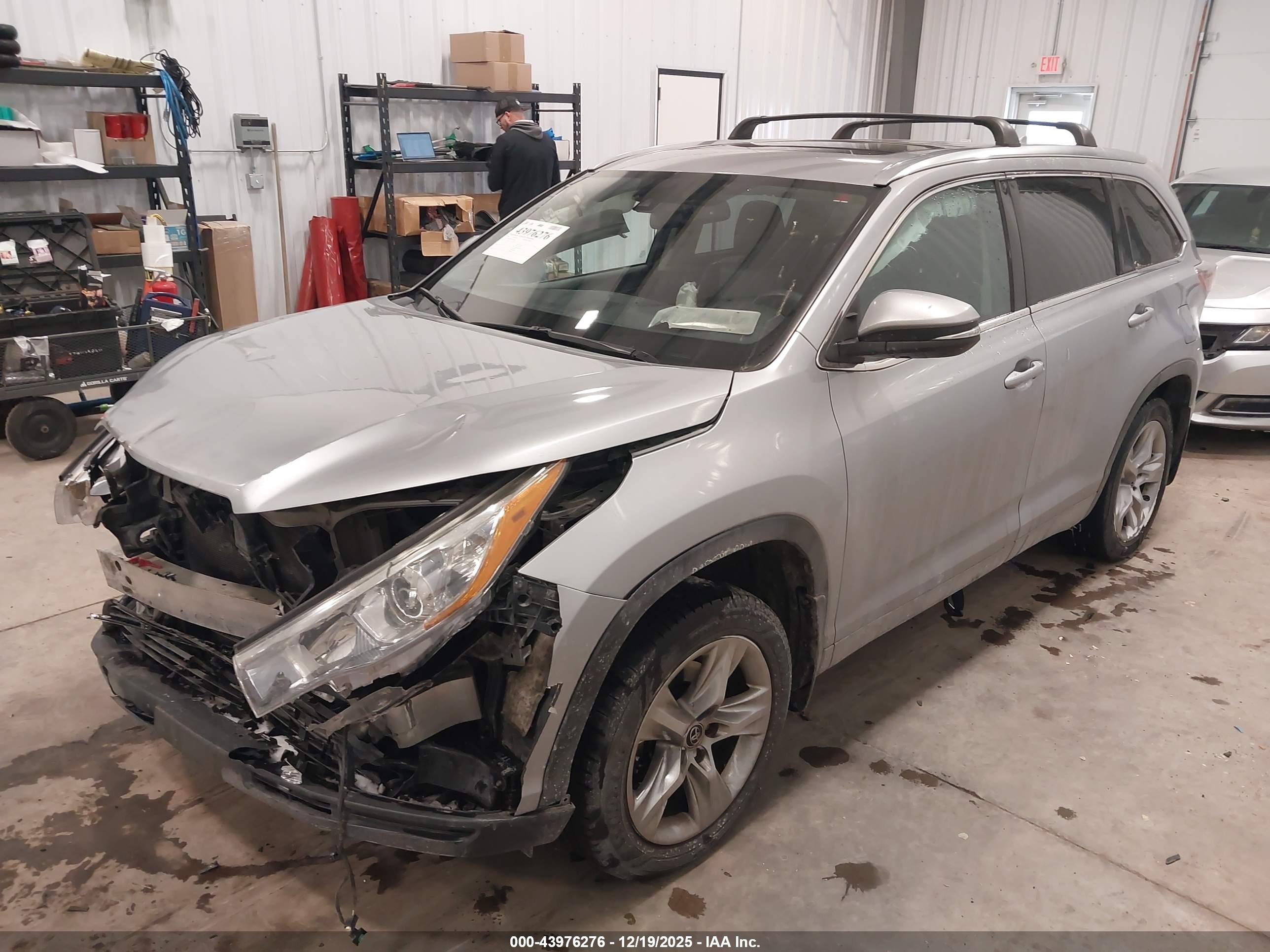 TOYOTA HIGHLANDER image 2