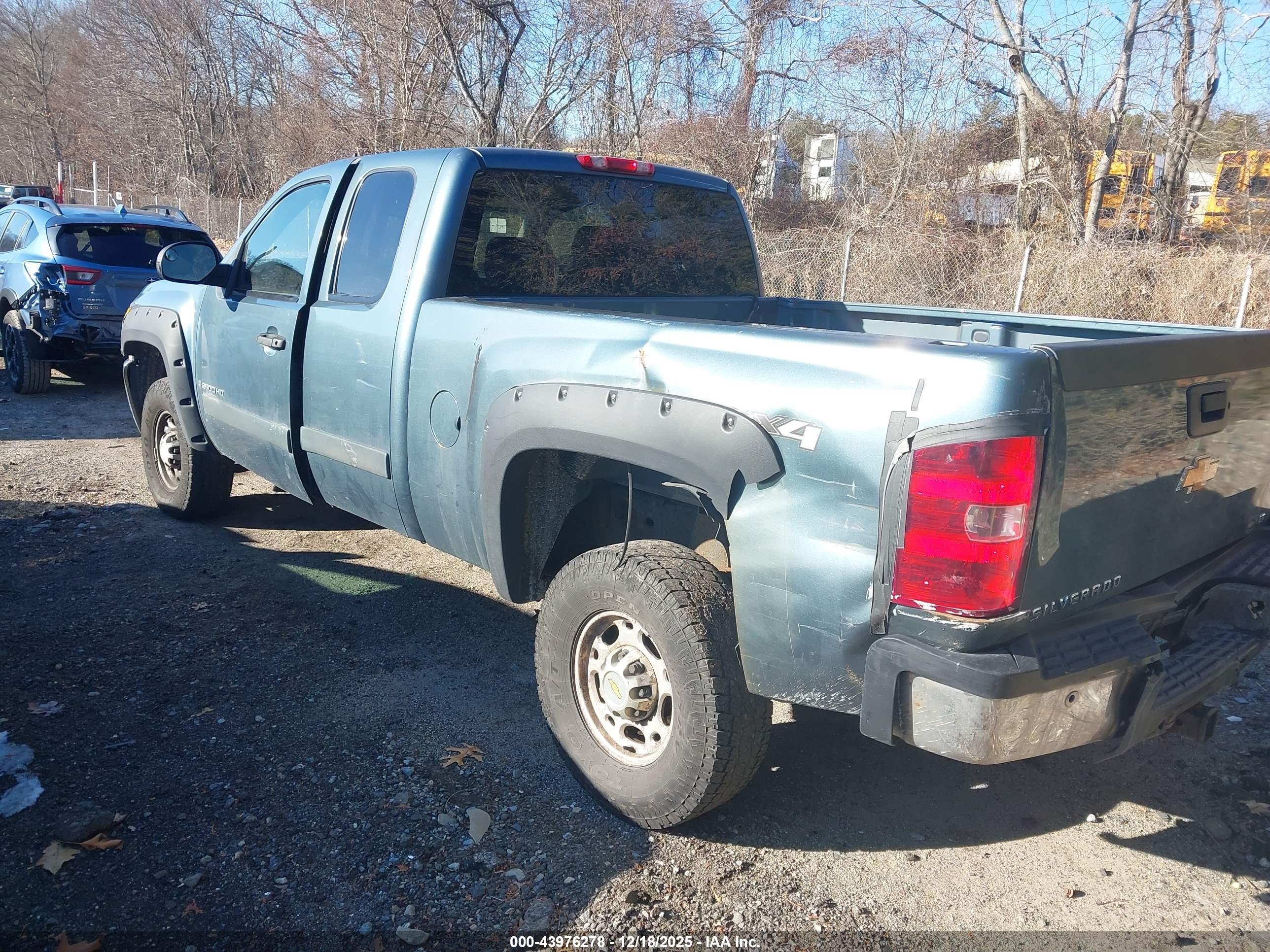 CHEVROLET SILVERADO image 3