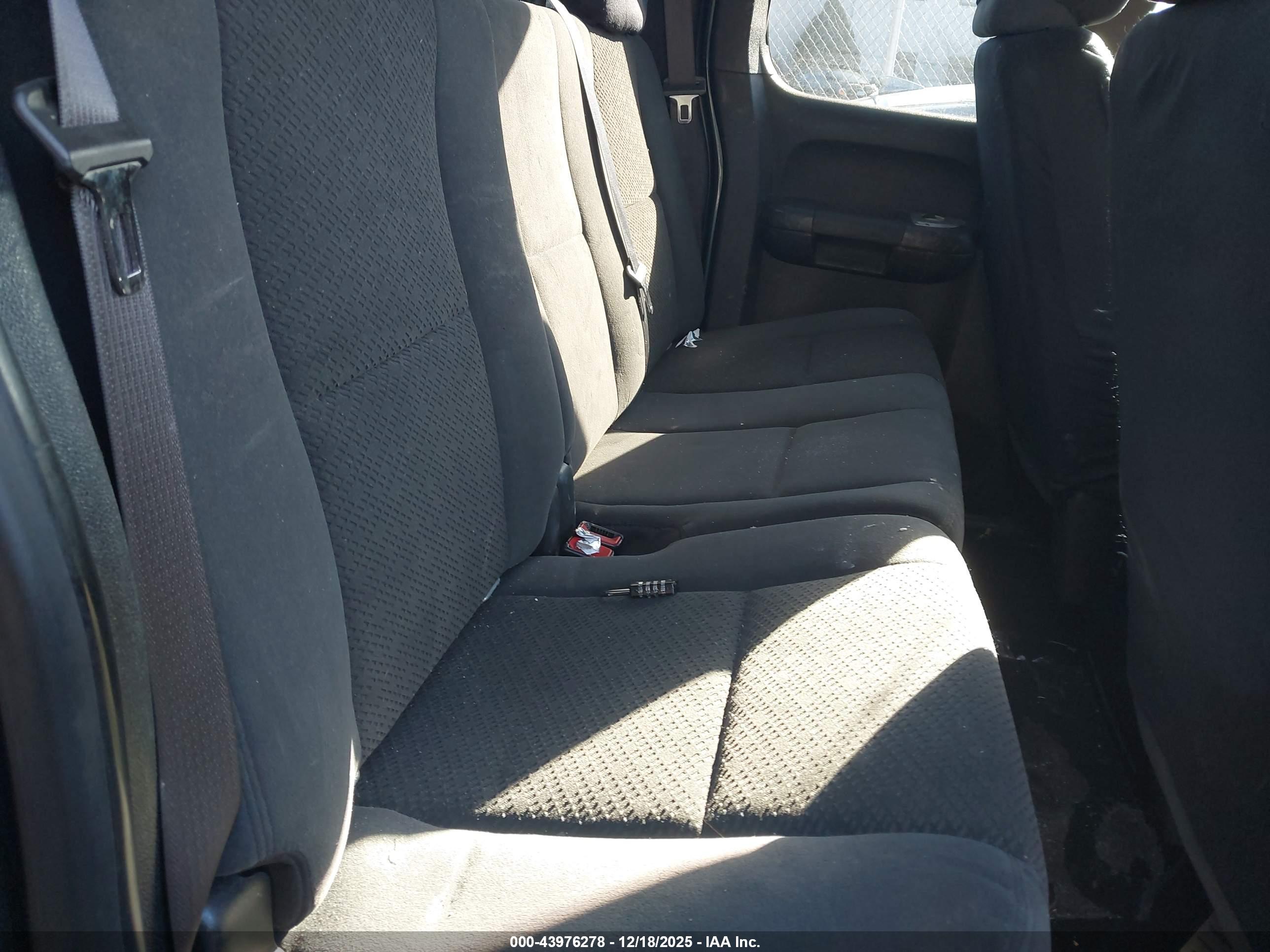 CHEVROLET SILVERADO image 8