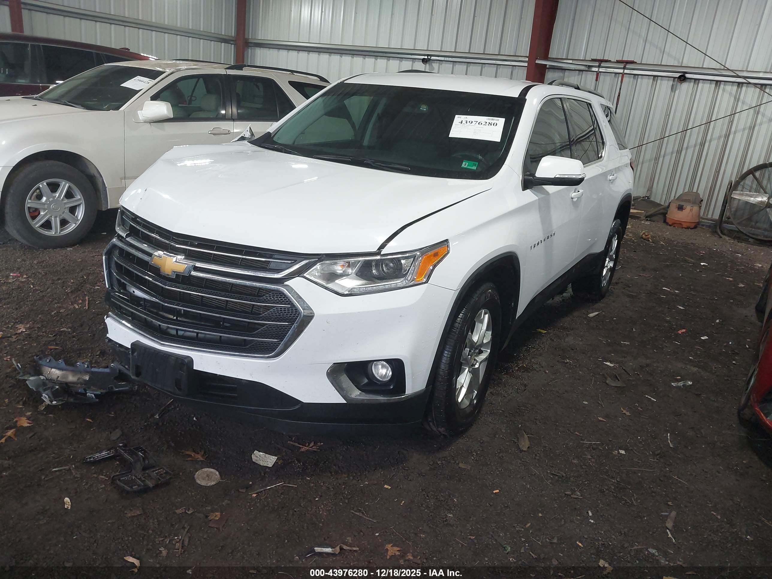 CHEVROLET TRAVERSE image 2