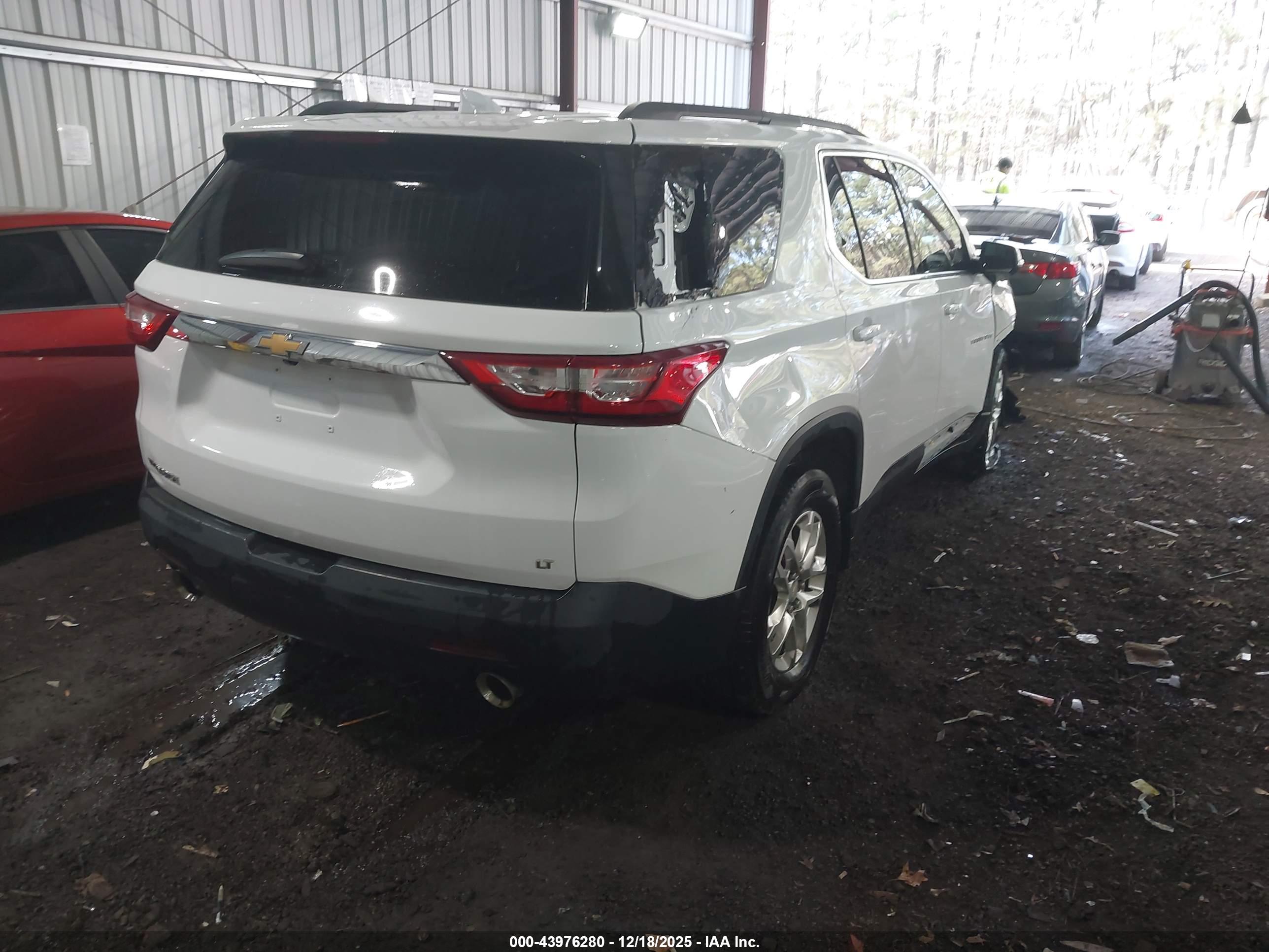 CHEVROLET TRAVERSE image 4