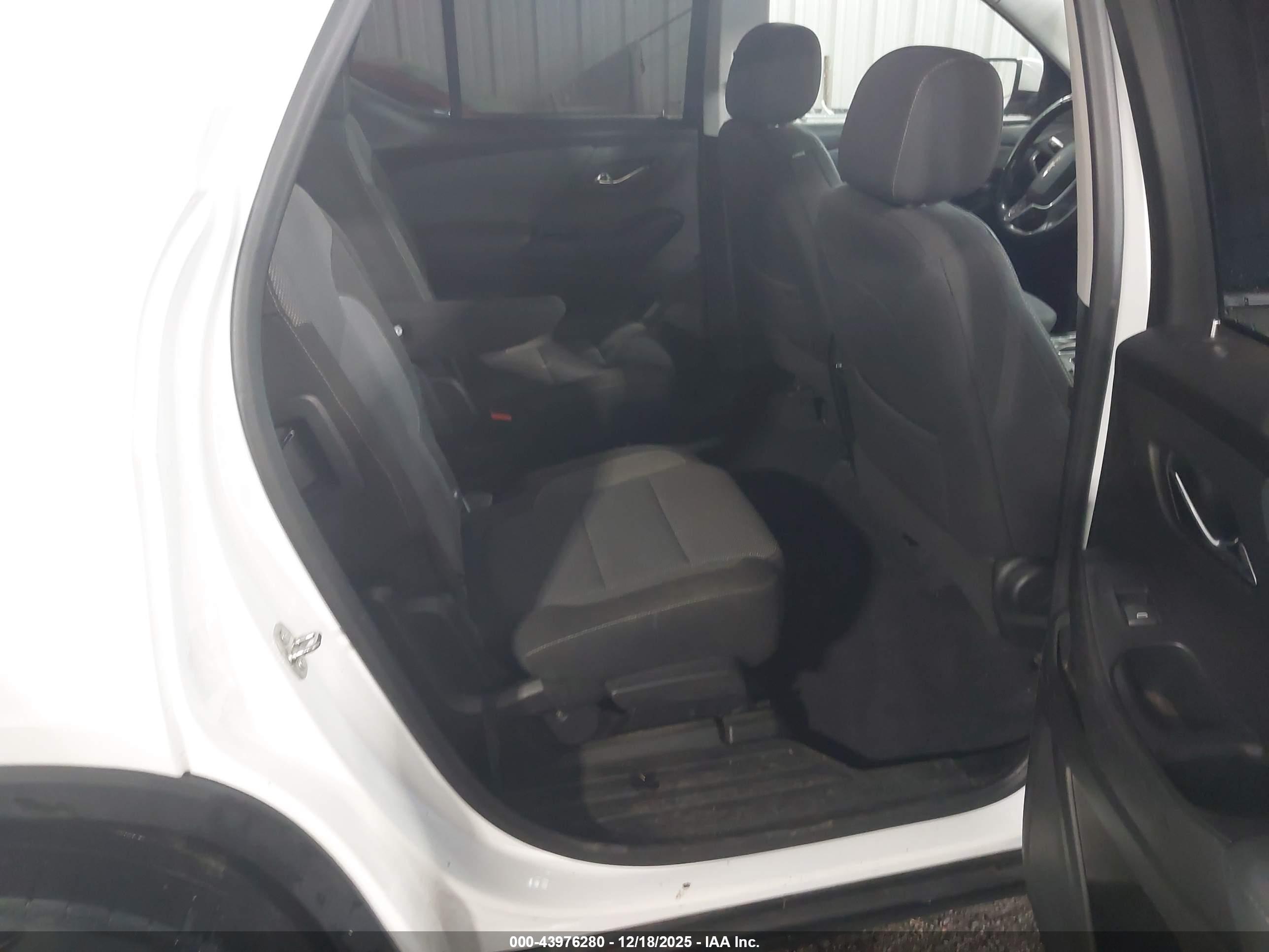 CHEVROLET TRAVERSE image 8