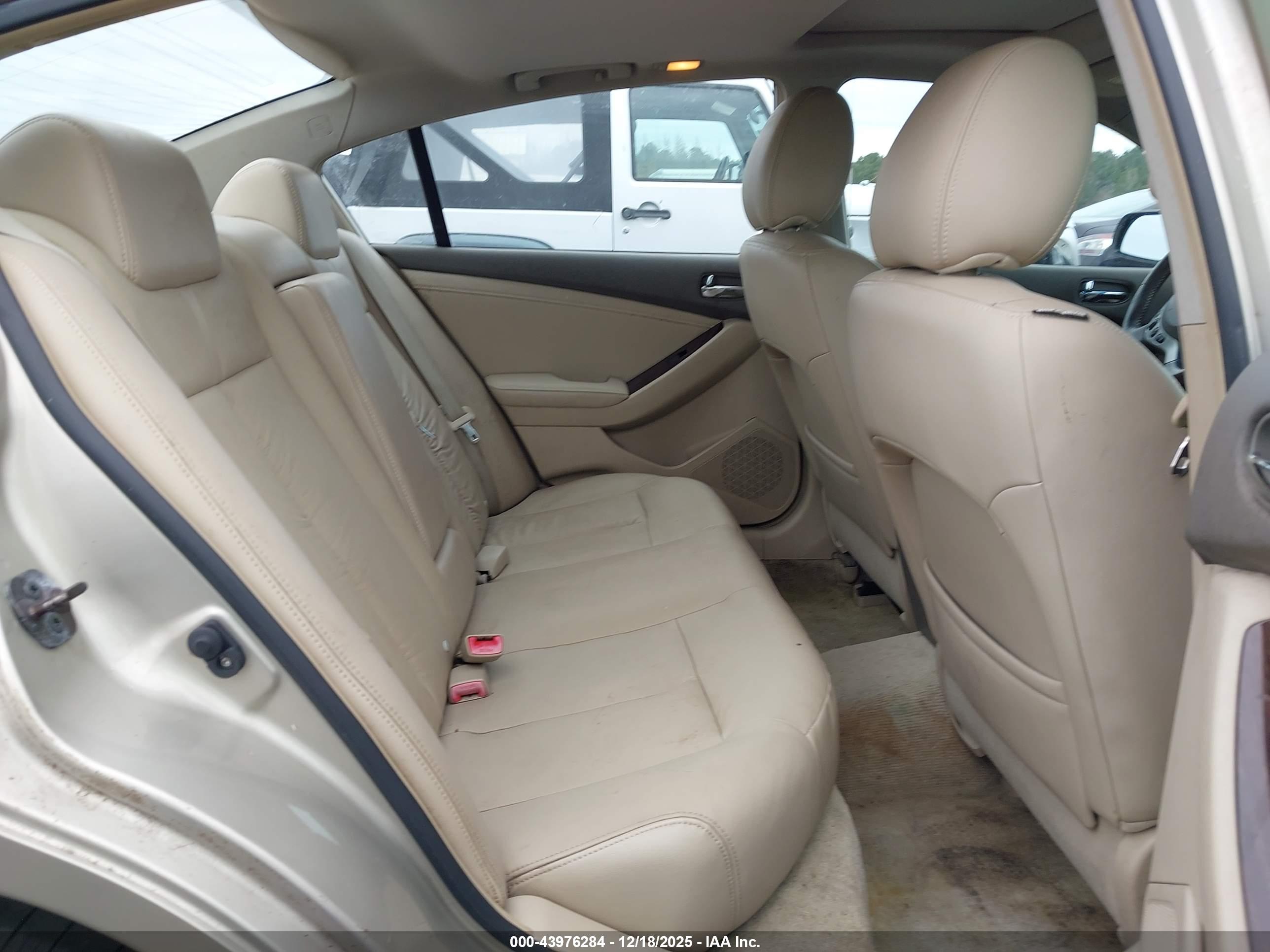 NISSAN ALTIMA image 8
