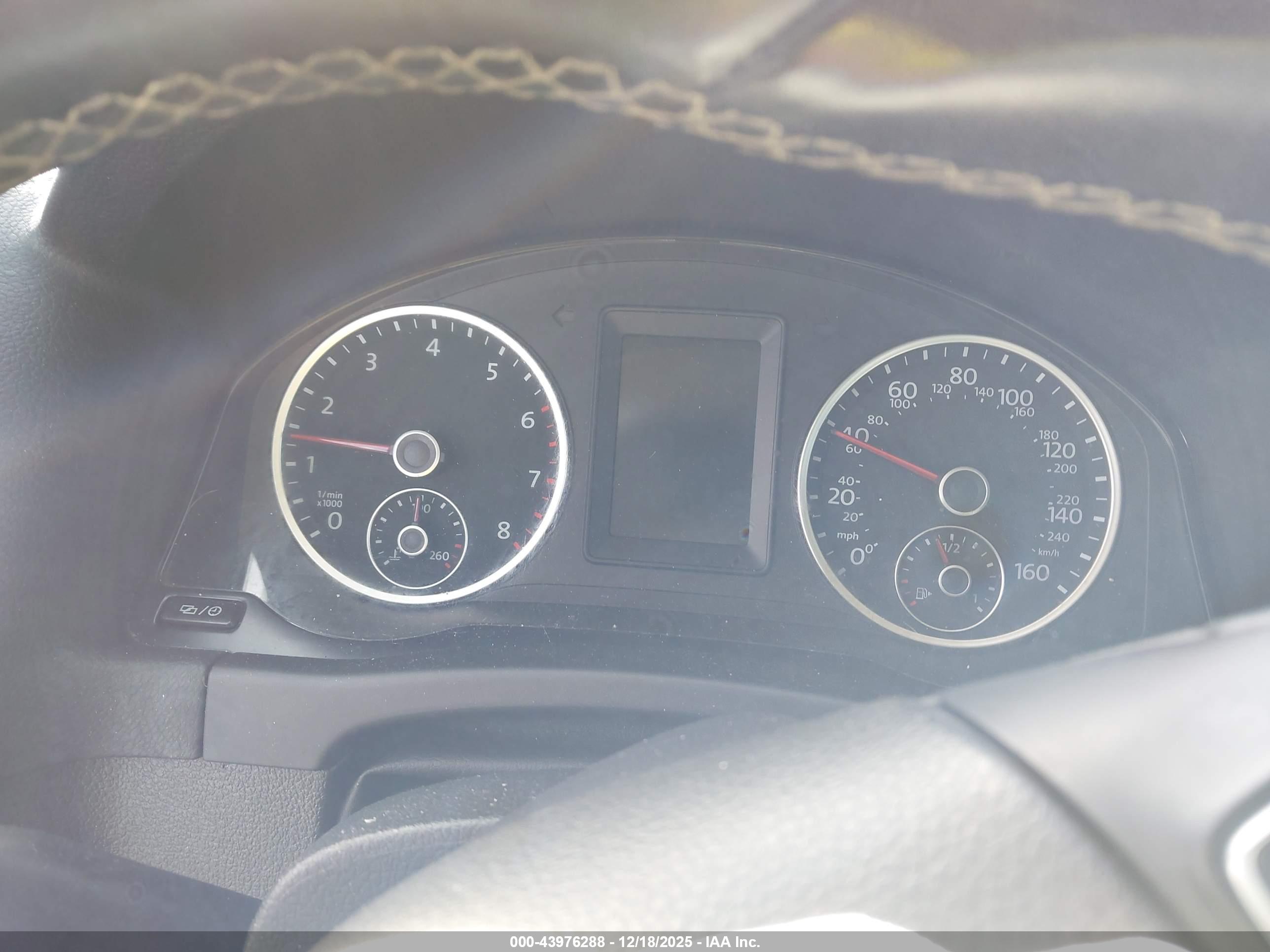 VOLKSWAGEN TIGUAN image 7
