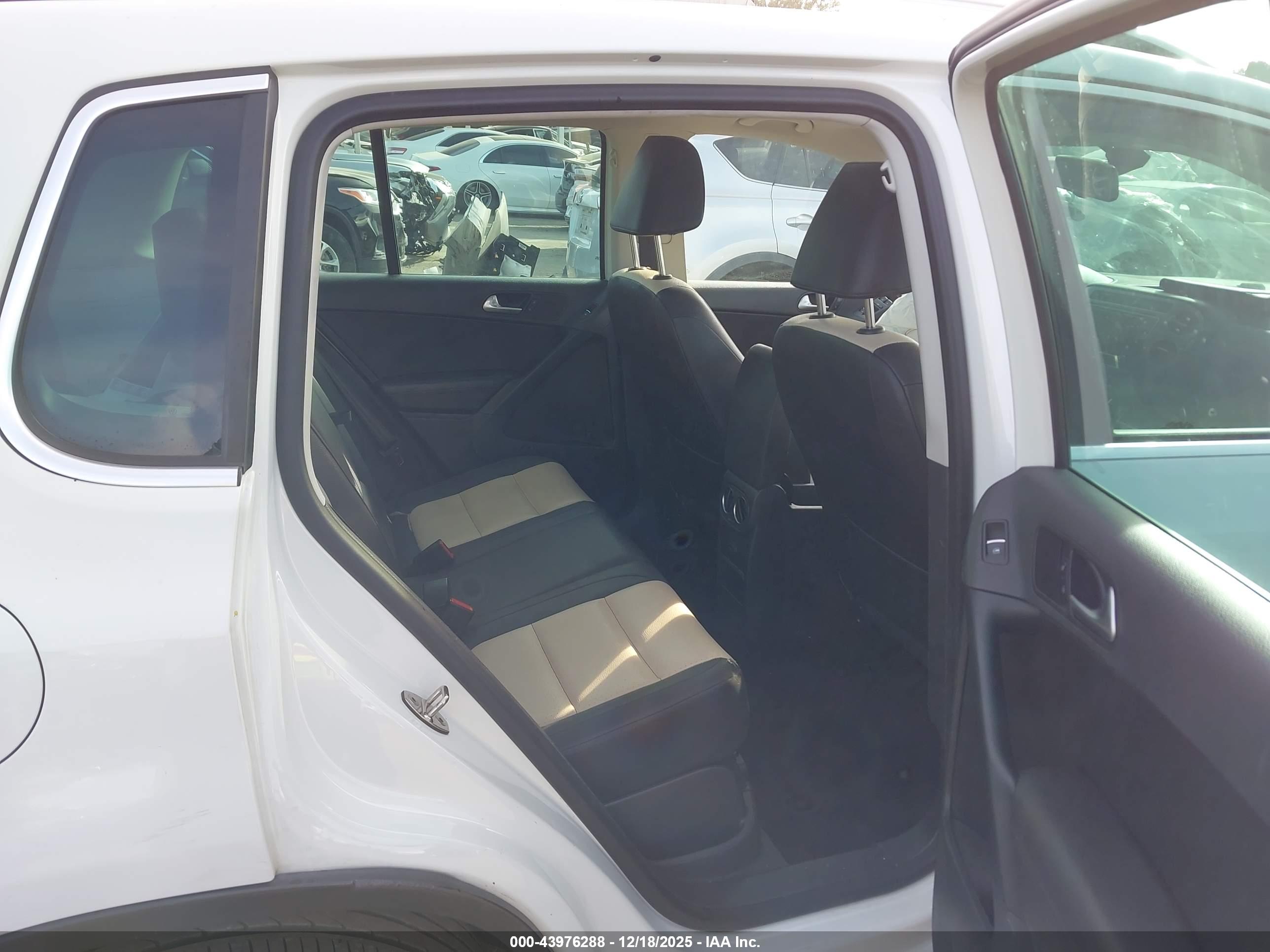 VOLKSWAGEN TIGUAN image 8