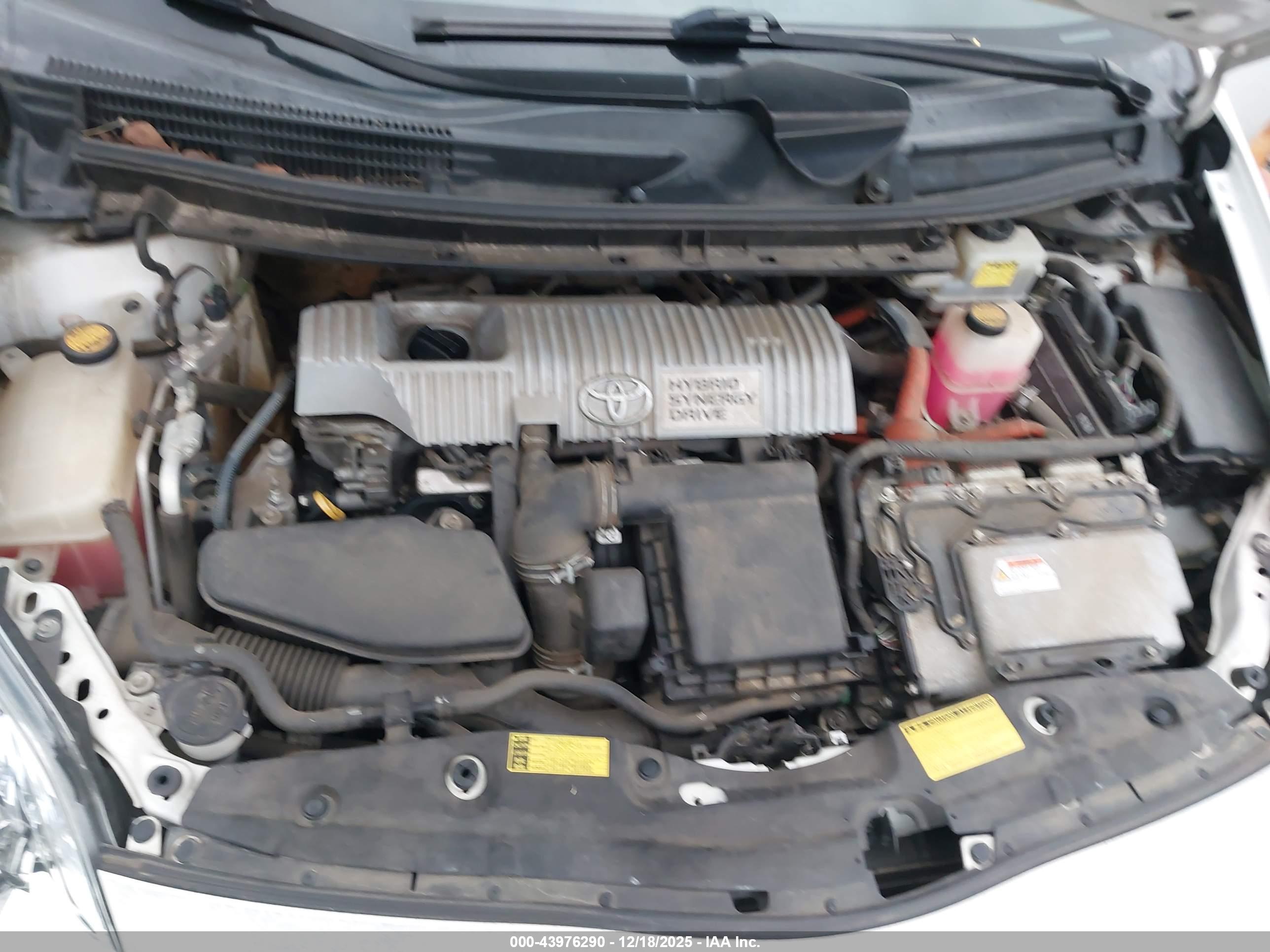 TOYOTA PRIUS image 10