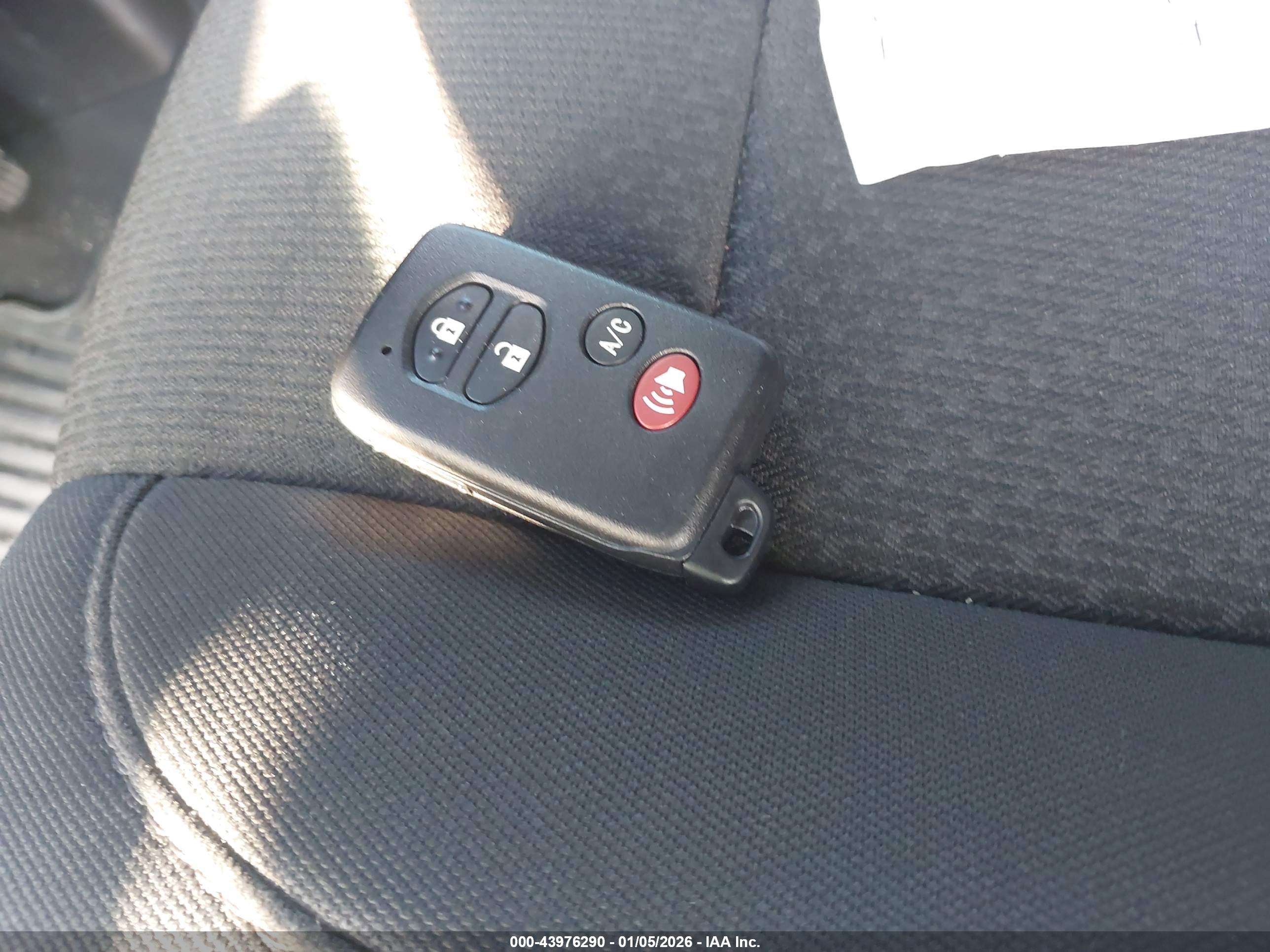 TOYOTA PRIUS image 11