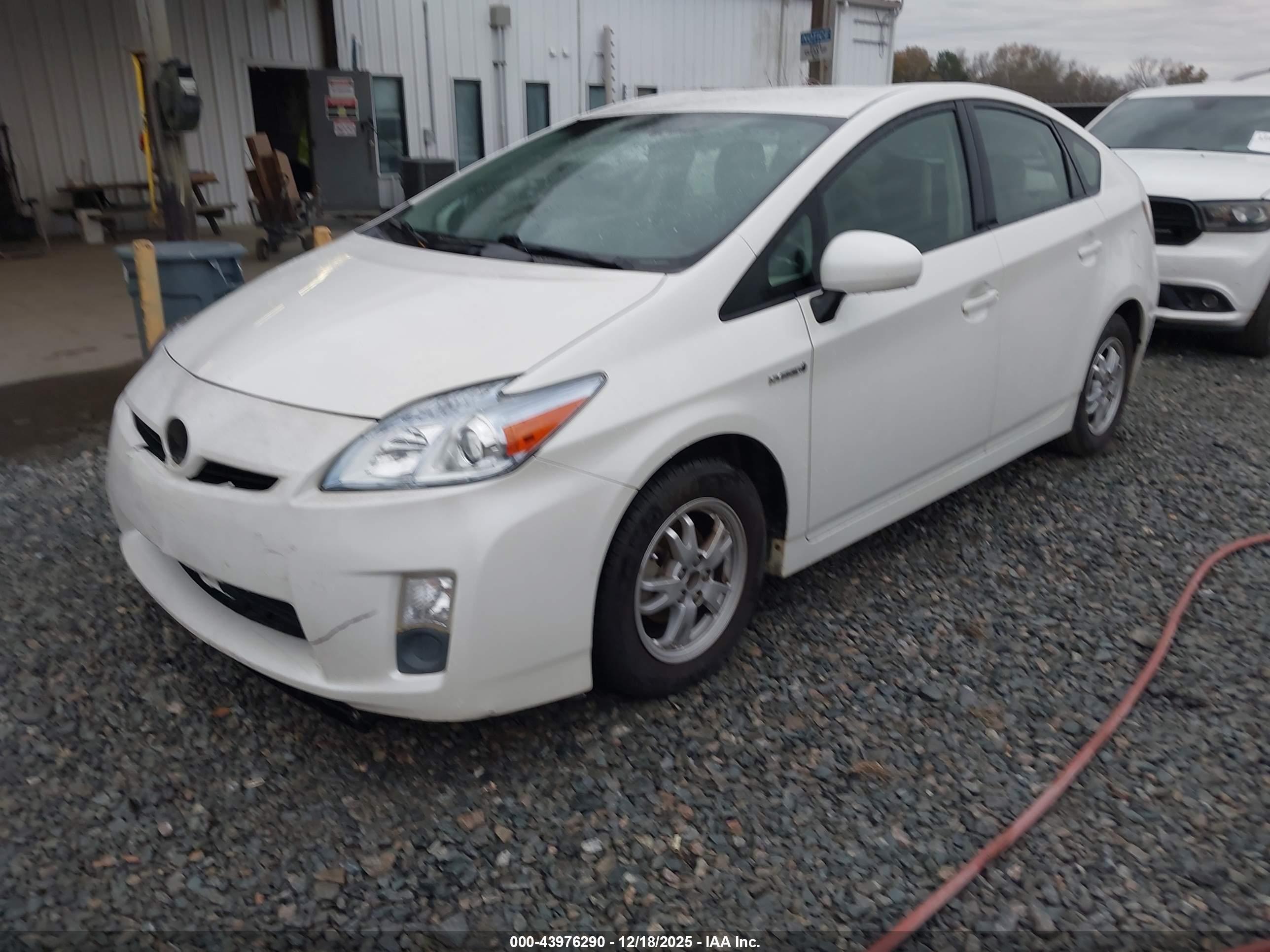 TOYOTA PRIUS image 2