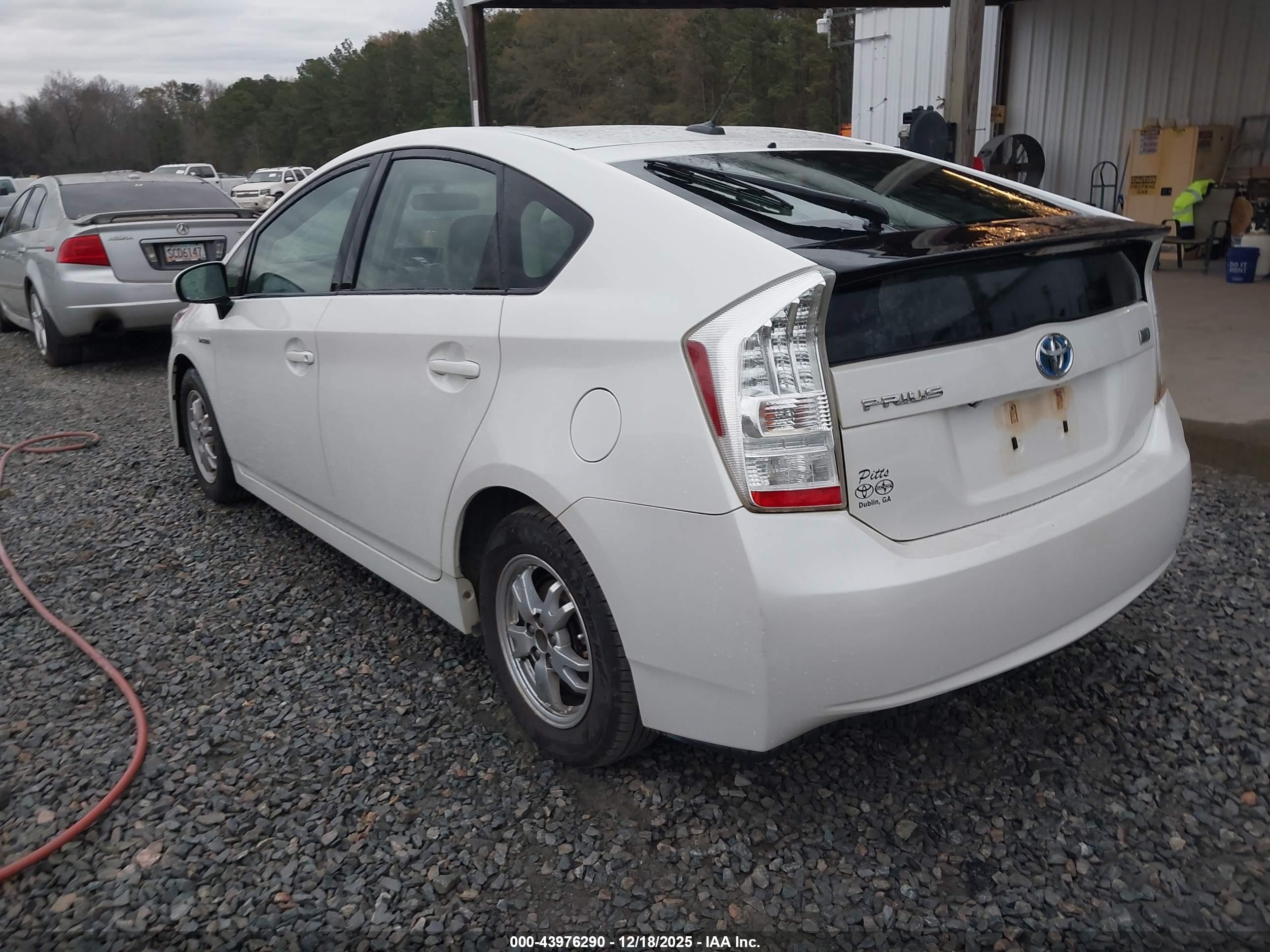 TOYOTA PRIUS image 3